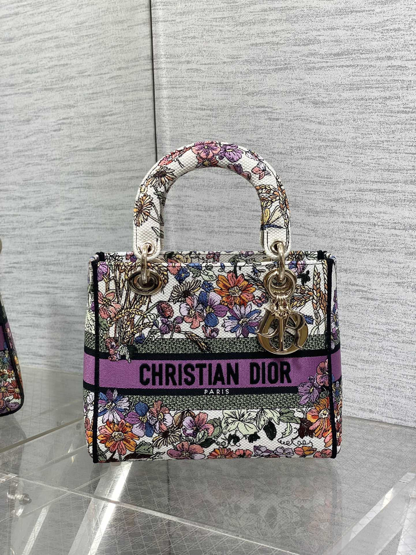 Medium Lady D10r Bag  White Multicolor D10r 4 Saisons Été Embroidery 24 x 20 x 12 cm