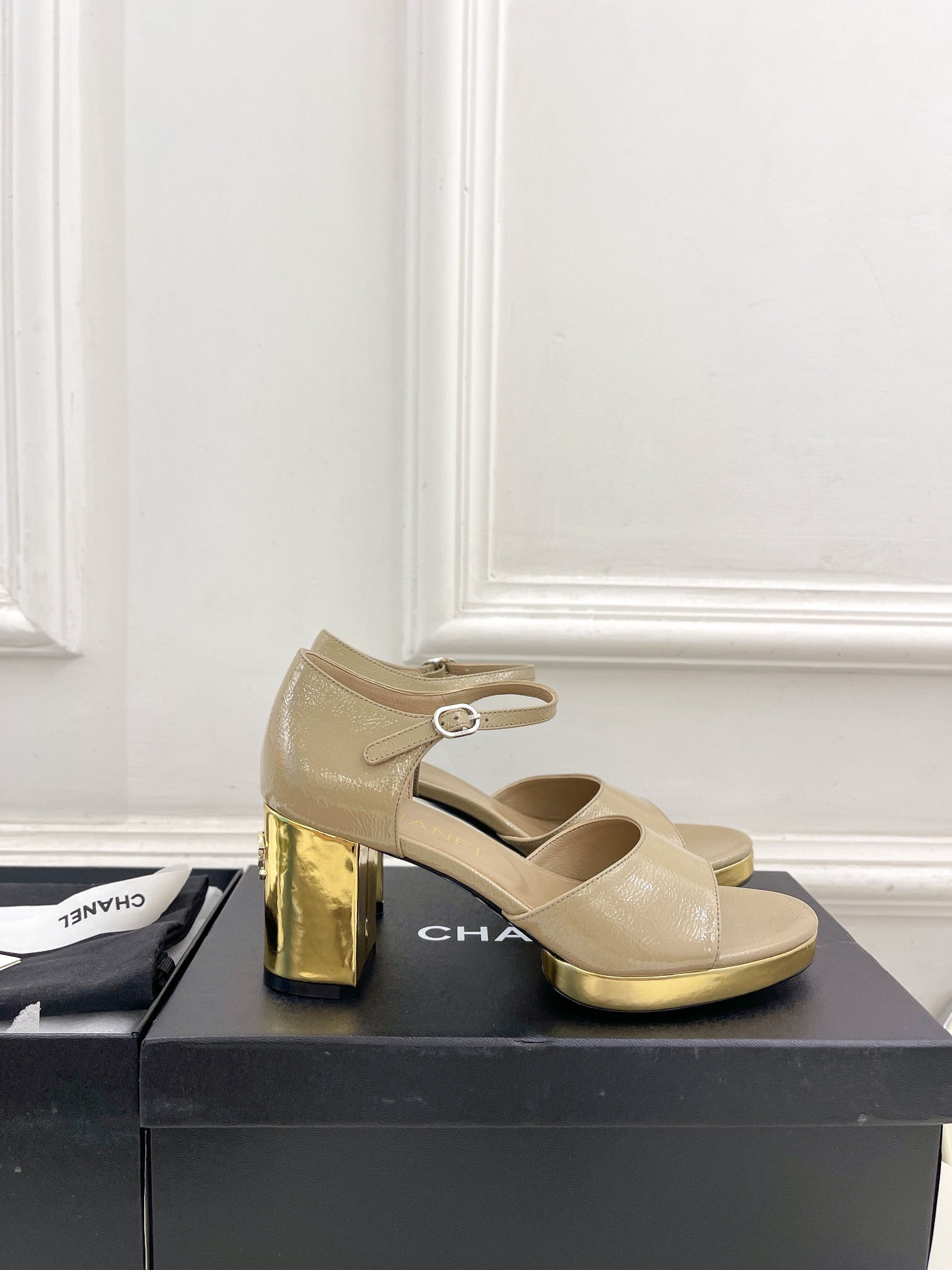 UA Ch**el HEELED SANDALS
