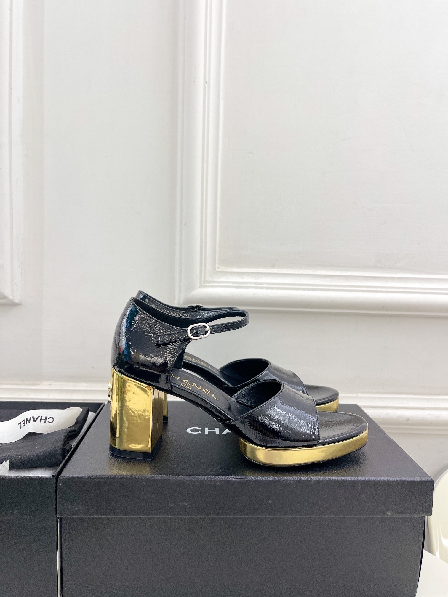 UA Ch**el HEELED SANDALS