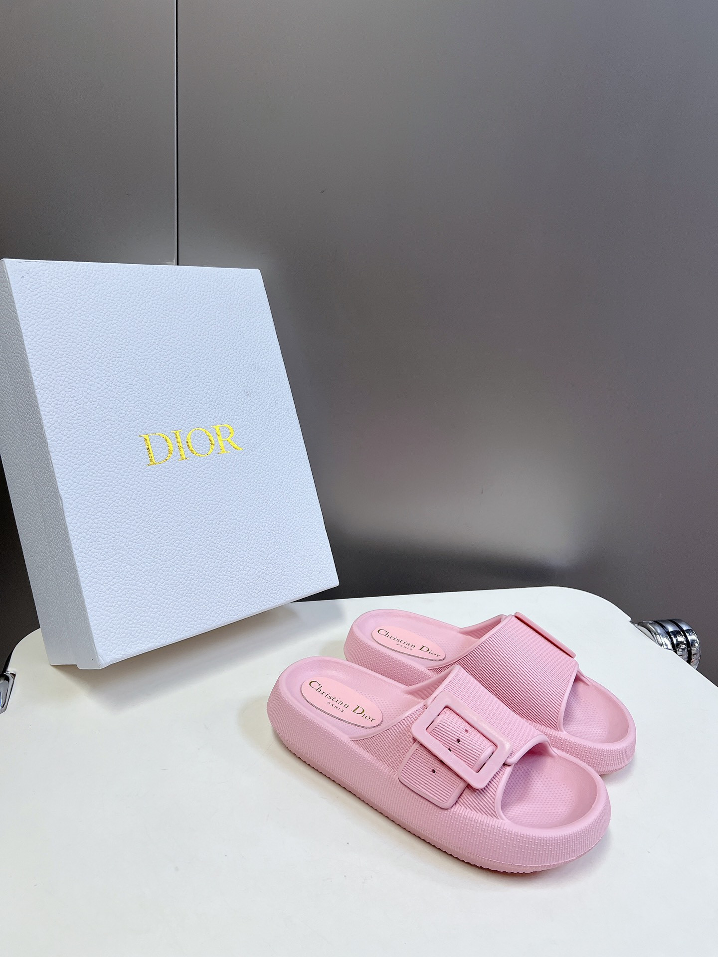 UA D10r Slide