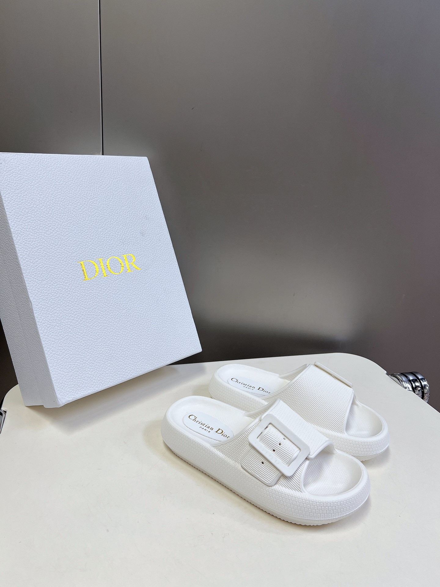 UA D10r Slide