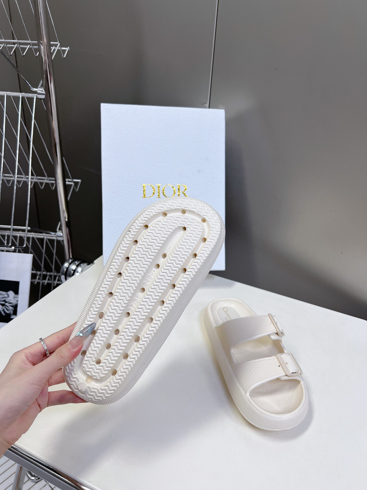 UA D10r Slide