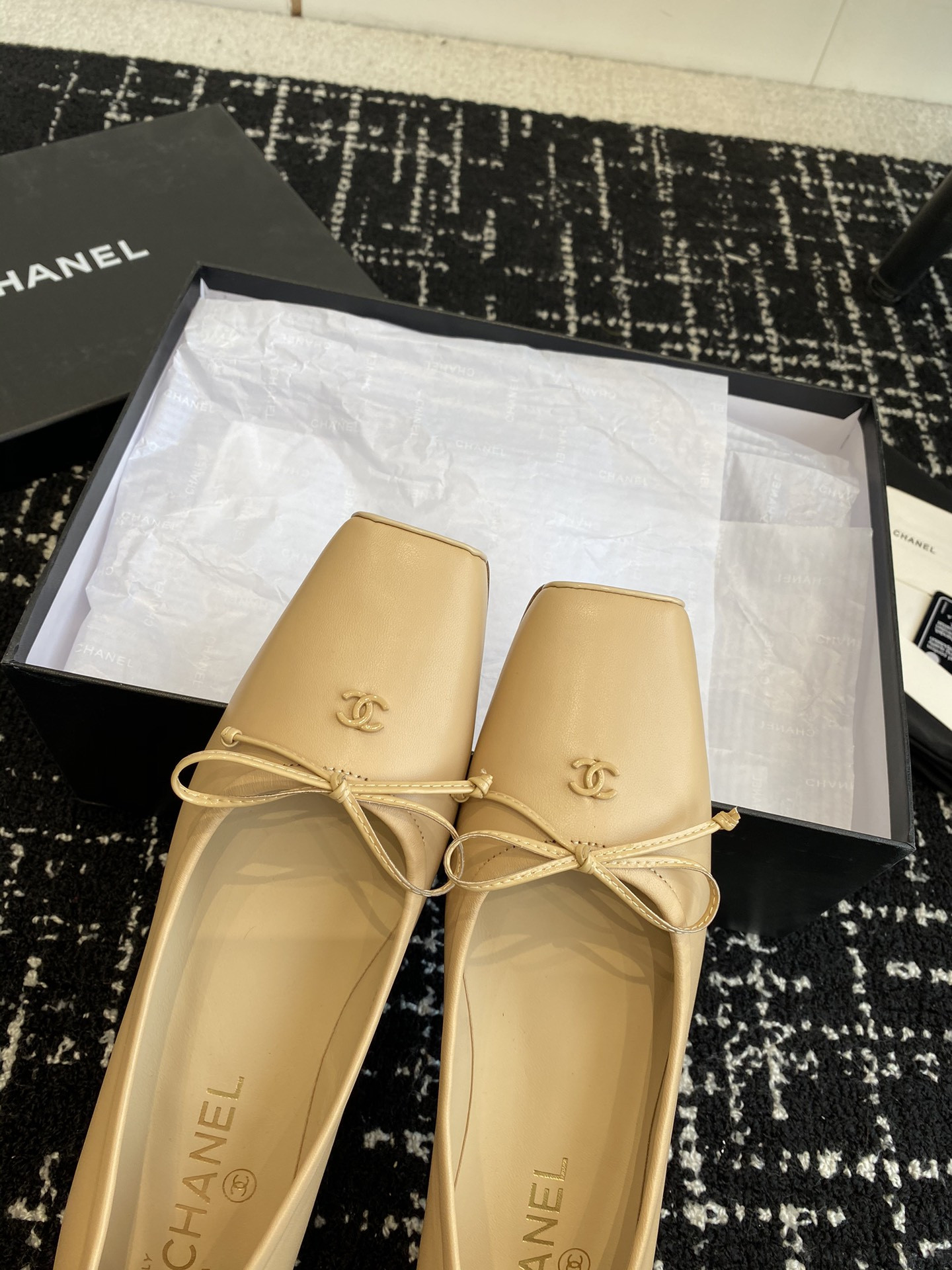 UA Ch**el VINTAGE BALLET FLATS