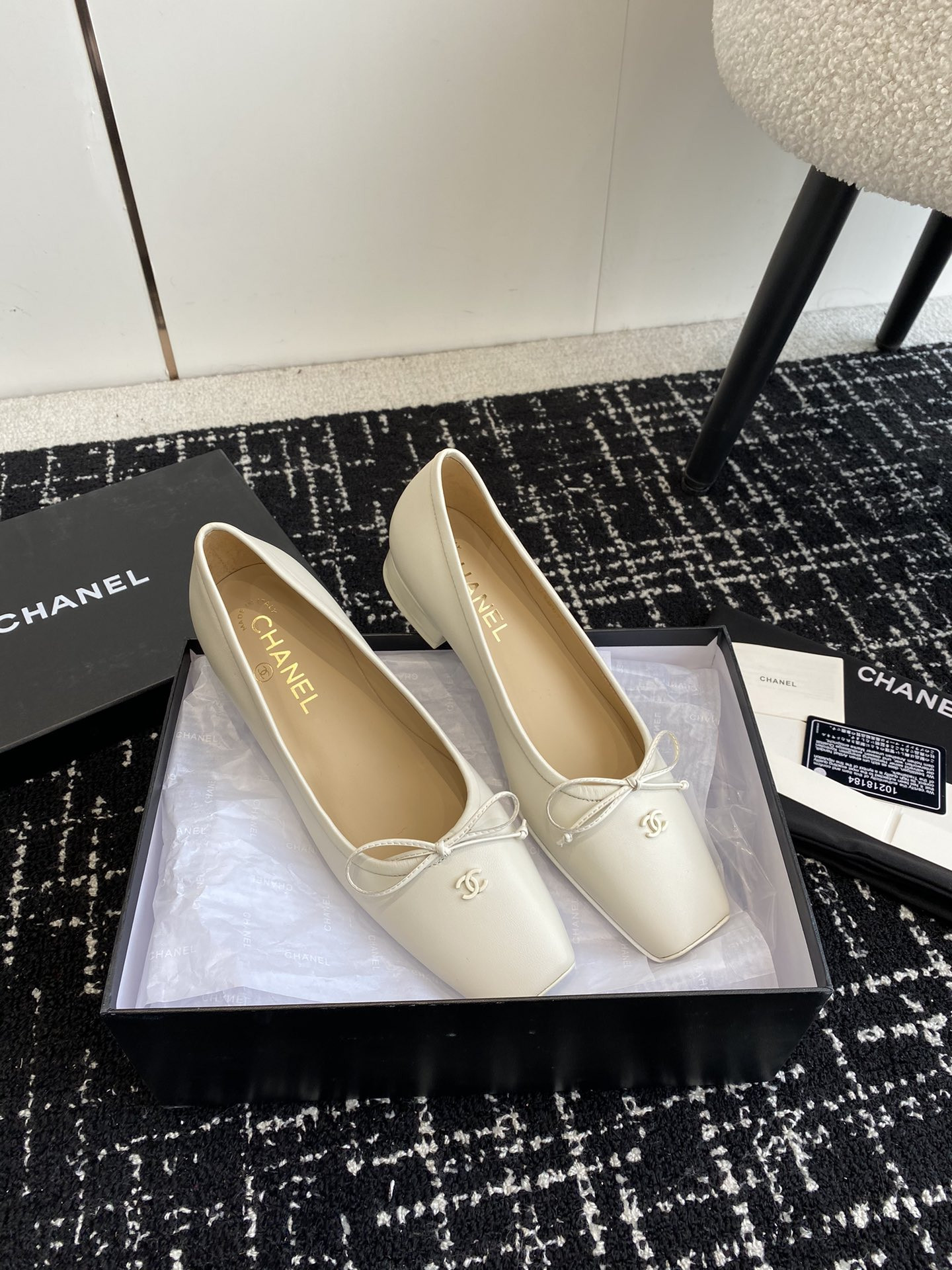 UA Ch**el VINTAGE BALLET FLATS