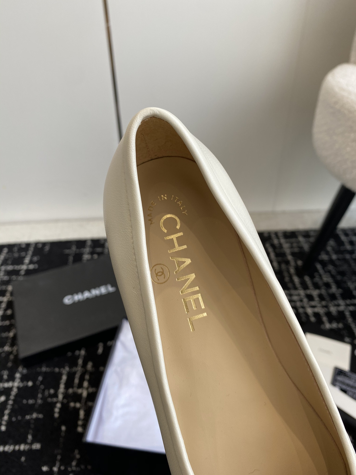UA Ch**el VINTAGE BALLET FLATS