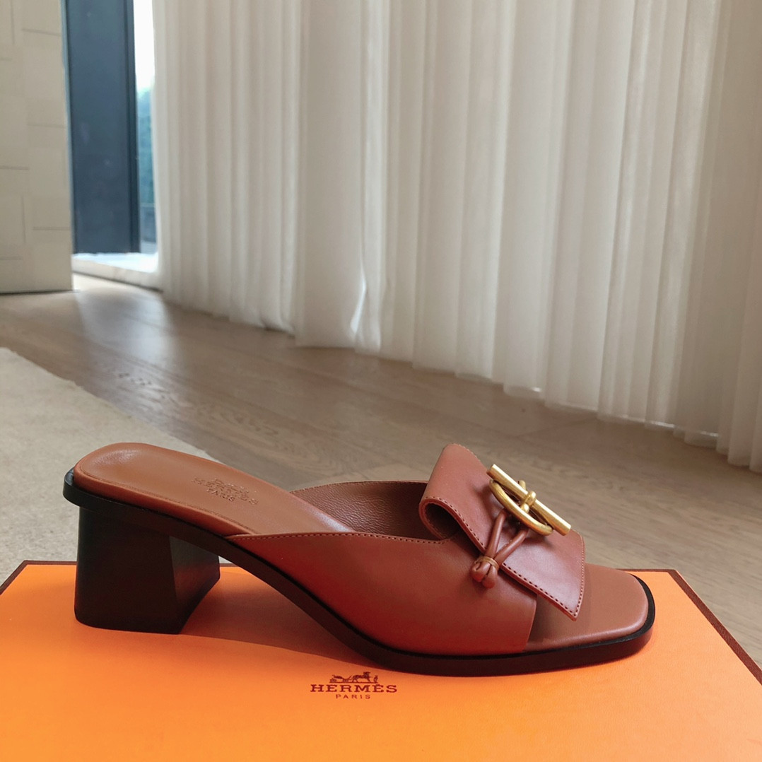 UA H**me5 Isle sandal
