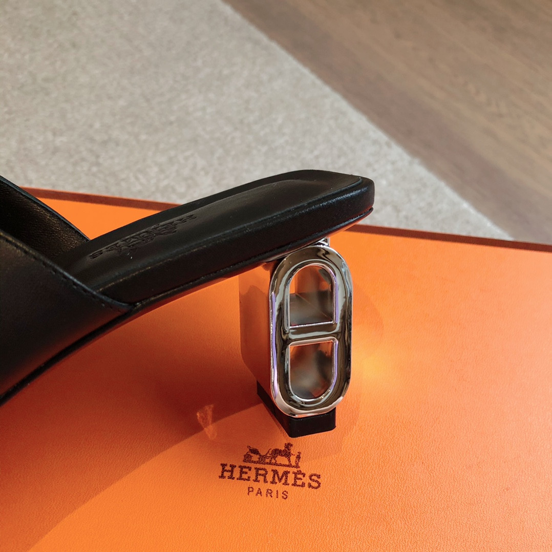 UA H**me5 Iconique 60 sandal