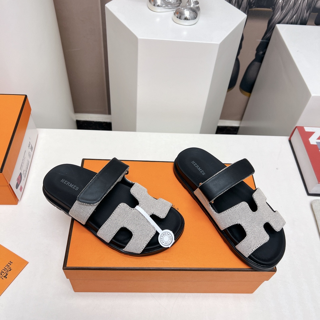 UA H**me5 Chypre sandal