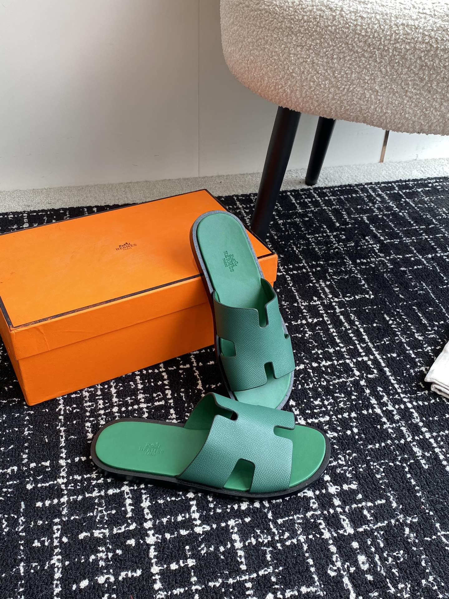 UA H**me5 Izmir sandal