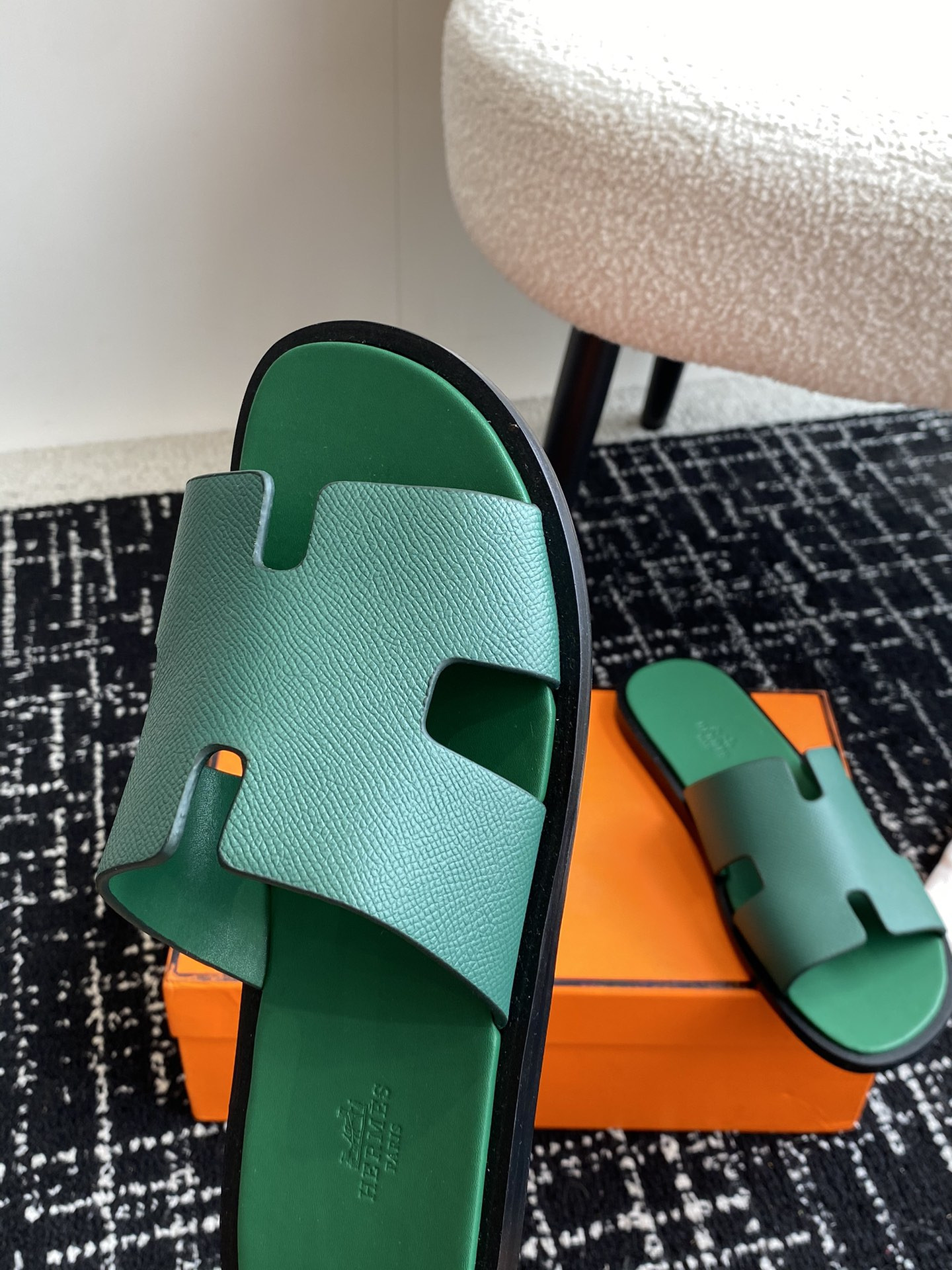 UA H**me5 Izmir sandal