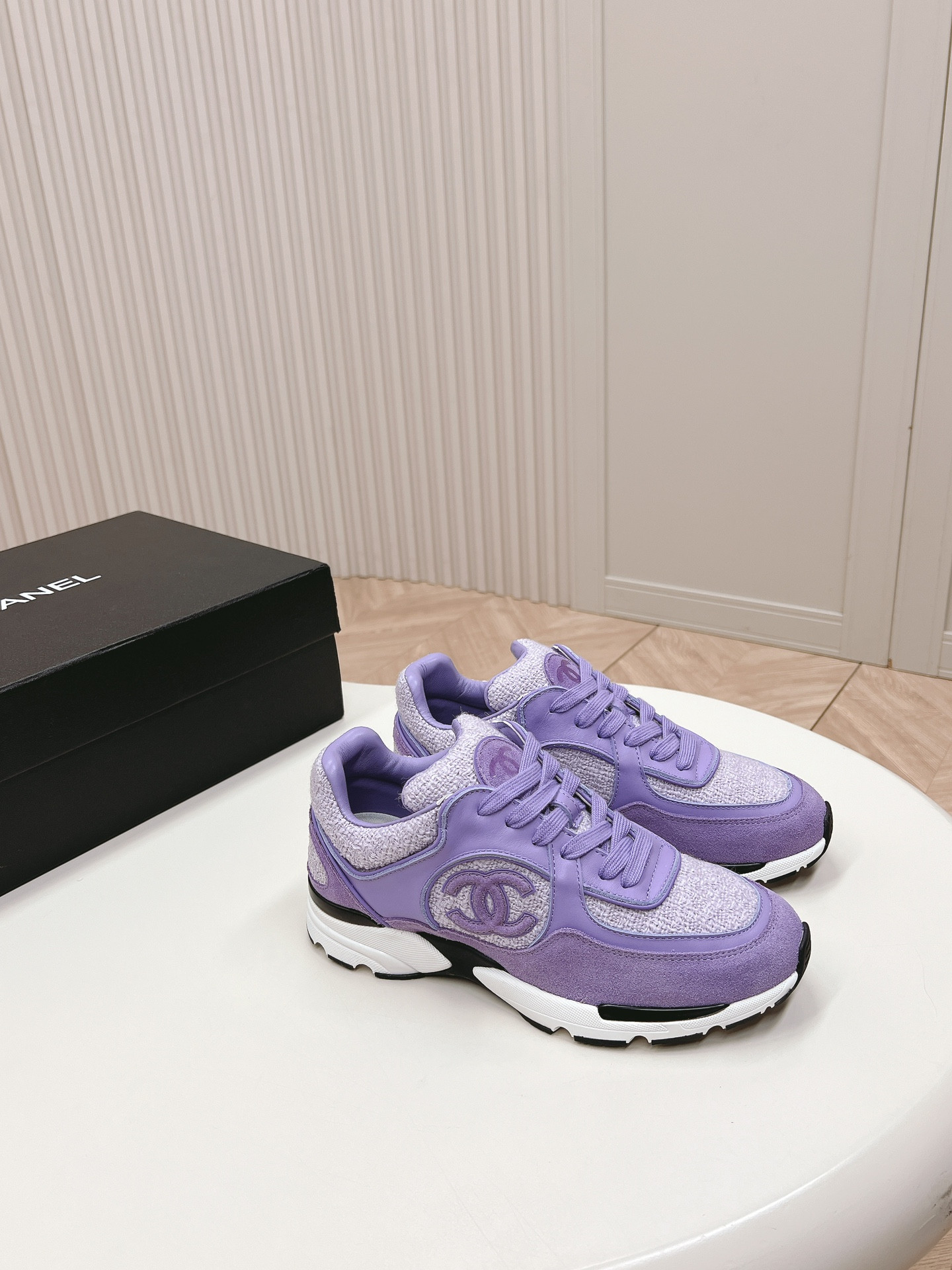 UA Ch**el SNEAKER