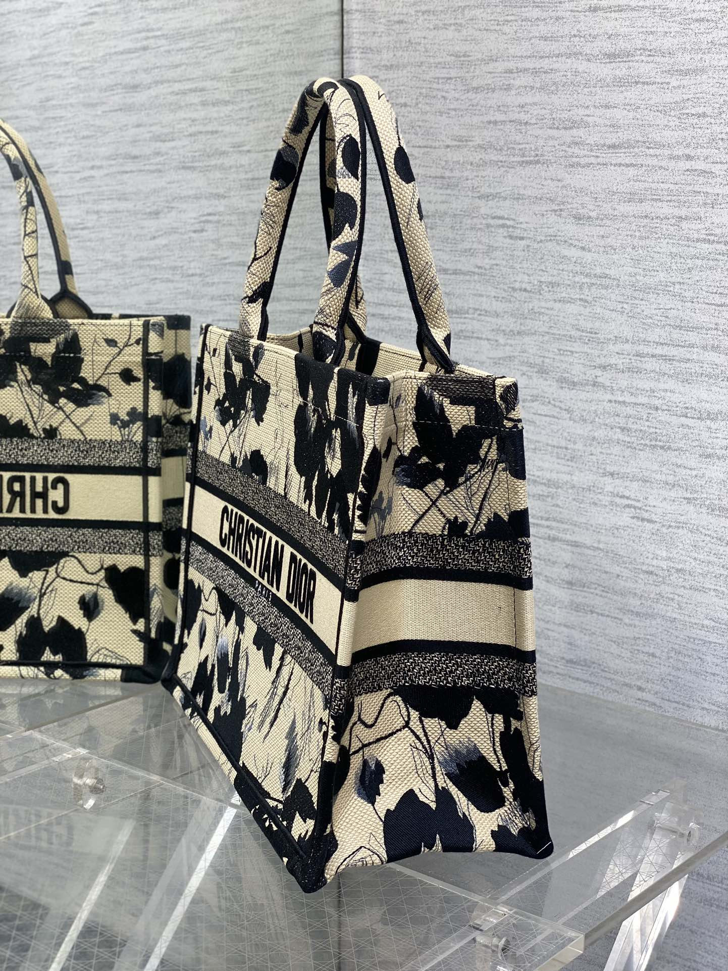 D10r Tote 36 x 18 x 28cm