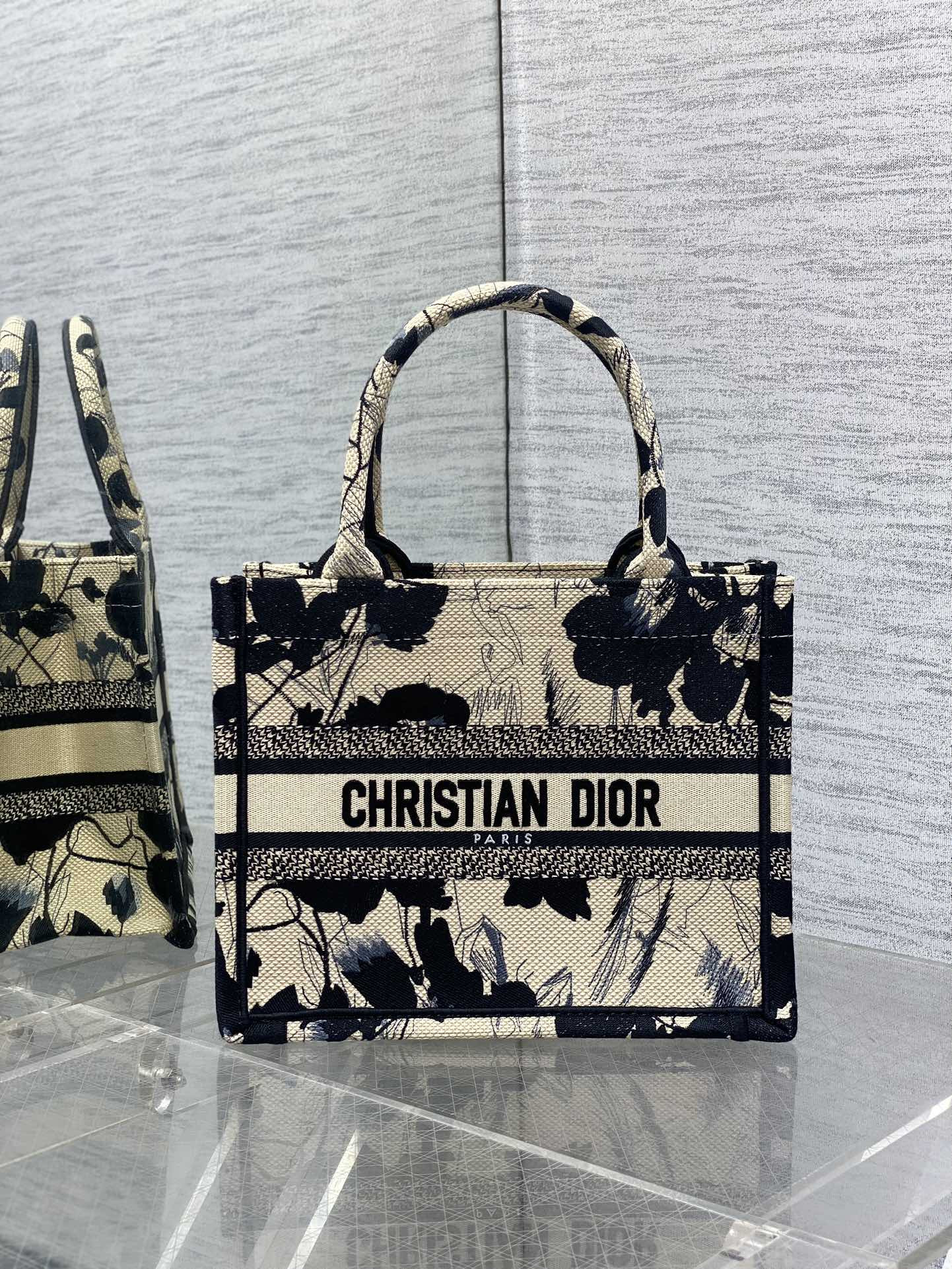 D10r Tote 26 x 8 x 22cm