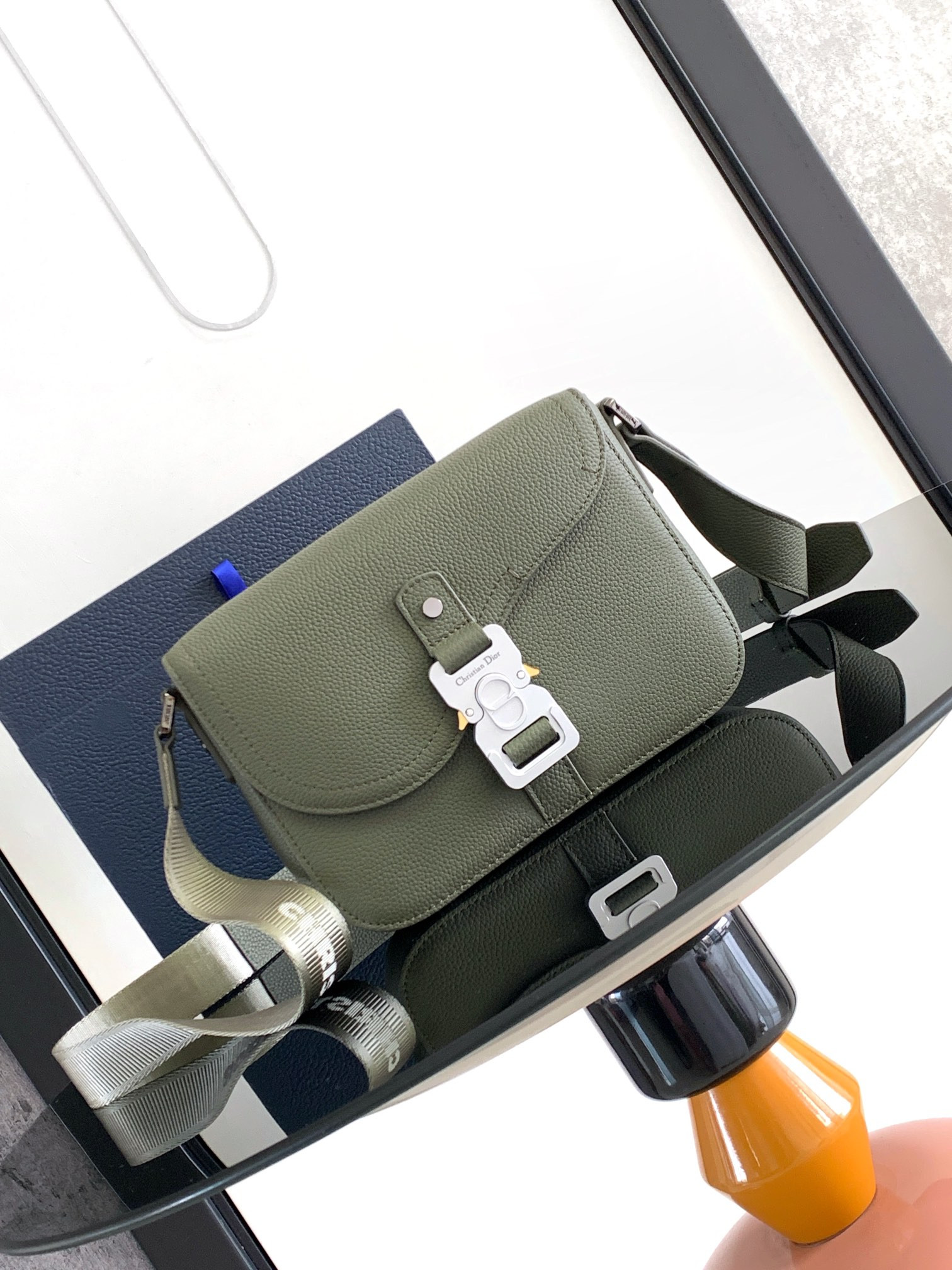 D10r Saddle Messenger Bag 24 x 16.5 x 5.5 cm