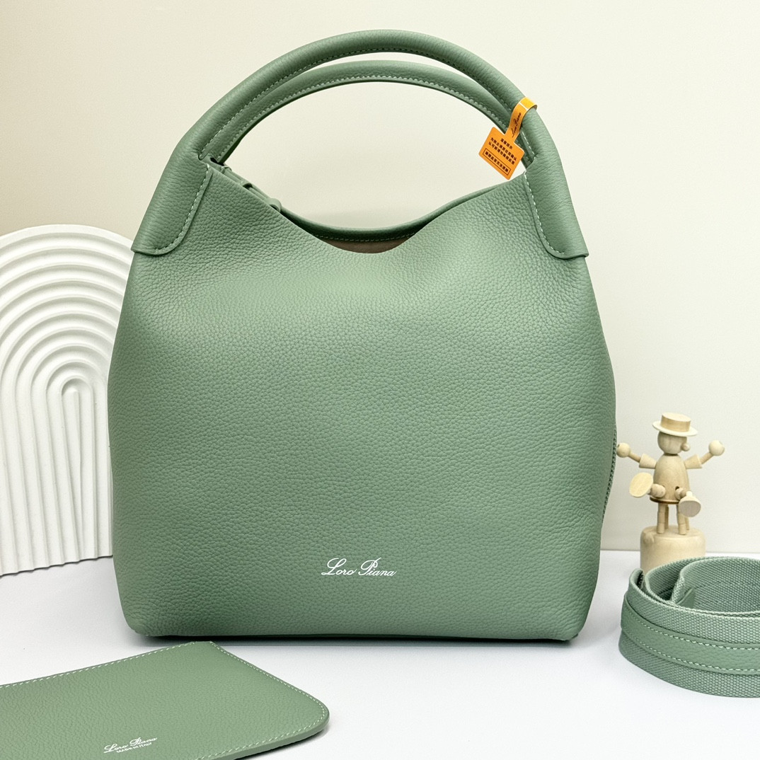 L0r0 P1ana Large Bale Bag Grained Calfskin 24 x 20 x 27 cm