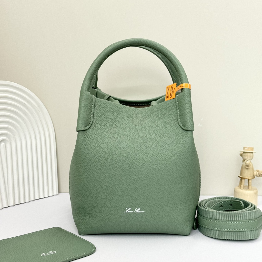 L0r0 P1ana Small Bale Bag Grained Calfskin 17 x 17 x 21 cm