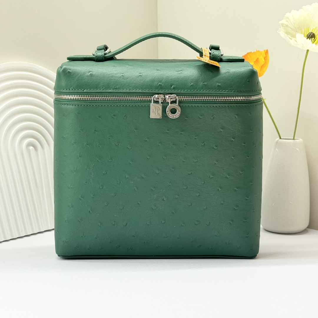 L0r0 P1ana Extra Pocket backpack L23.5 Ostrich-grained Leather 23 x 21 x 8 cm