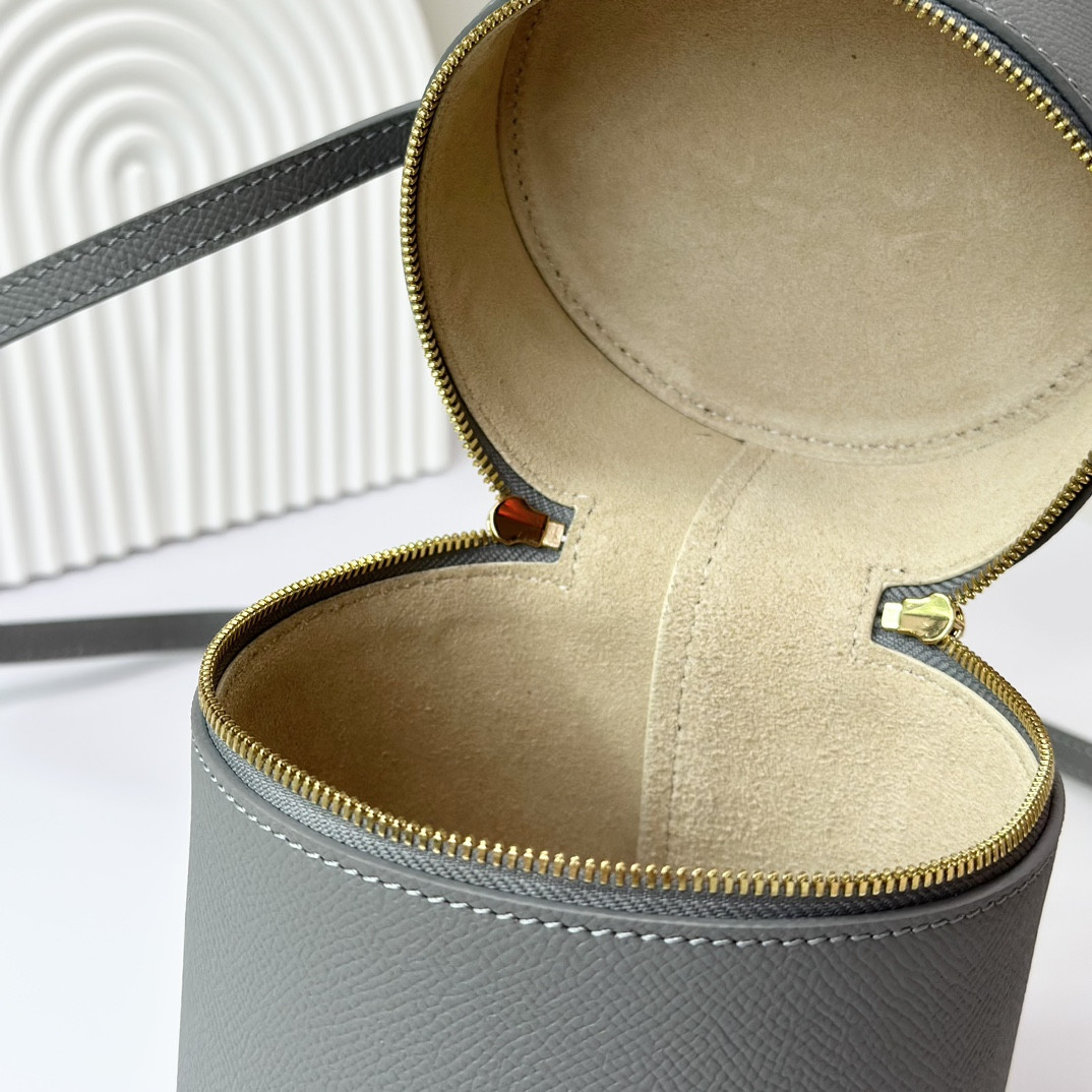 L0r0 P1ana Extra Case Textured Calfskin 12 x16 x12cm