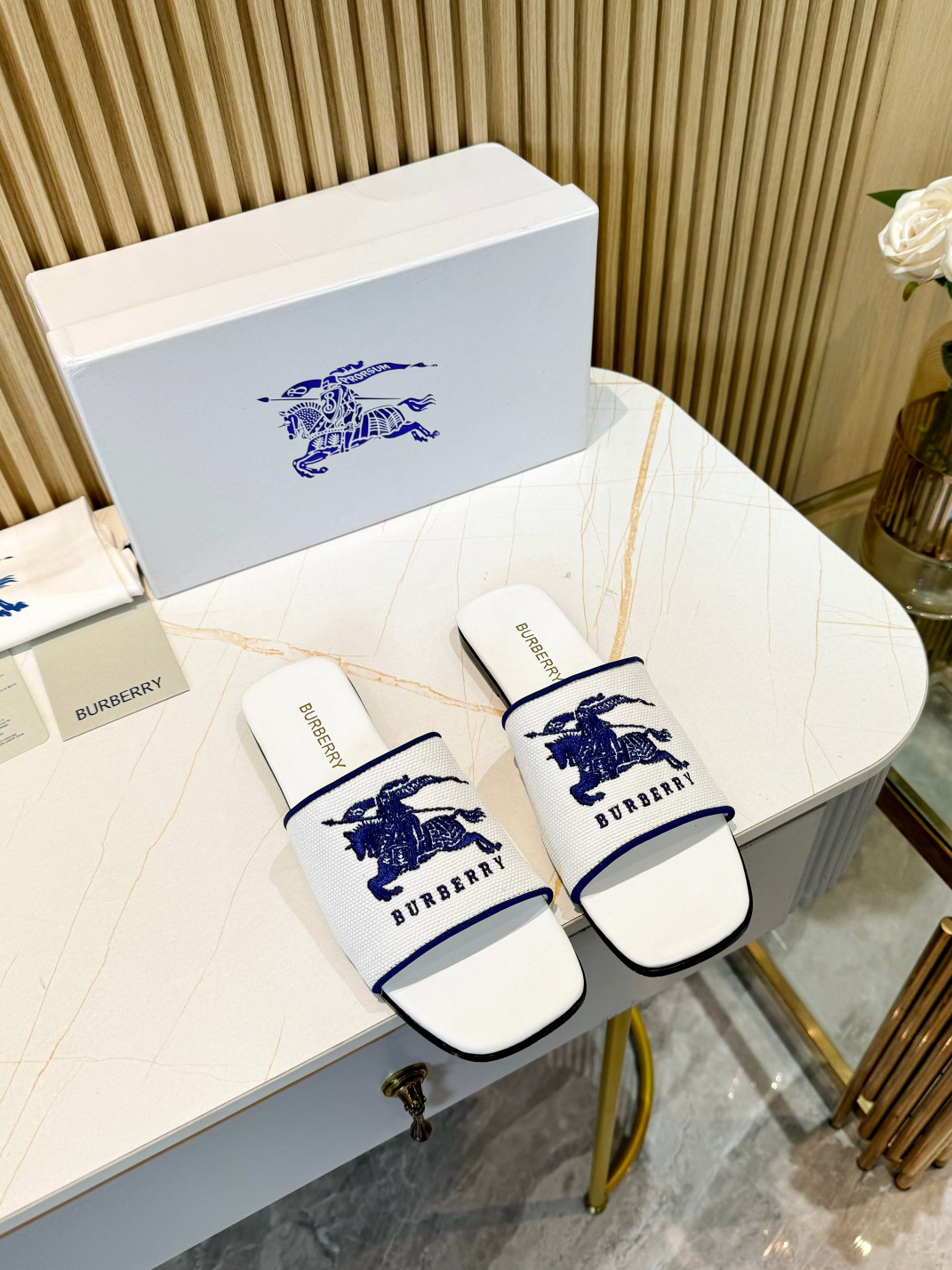 UA Bv*b*rry Slides