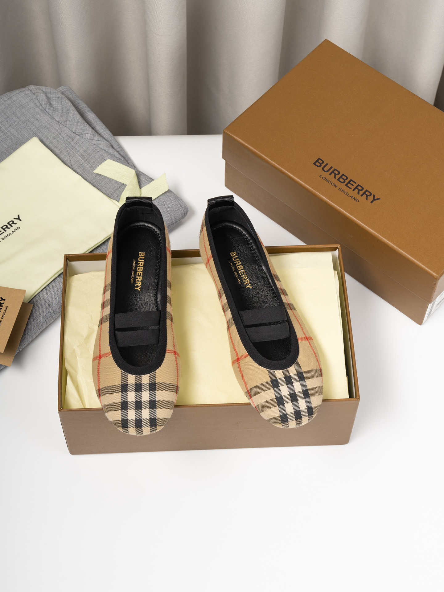 UA Bv*b*rry Check Mary Jane Flats