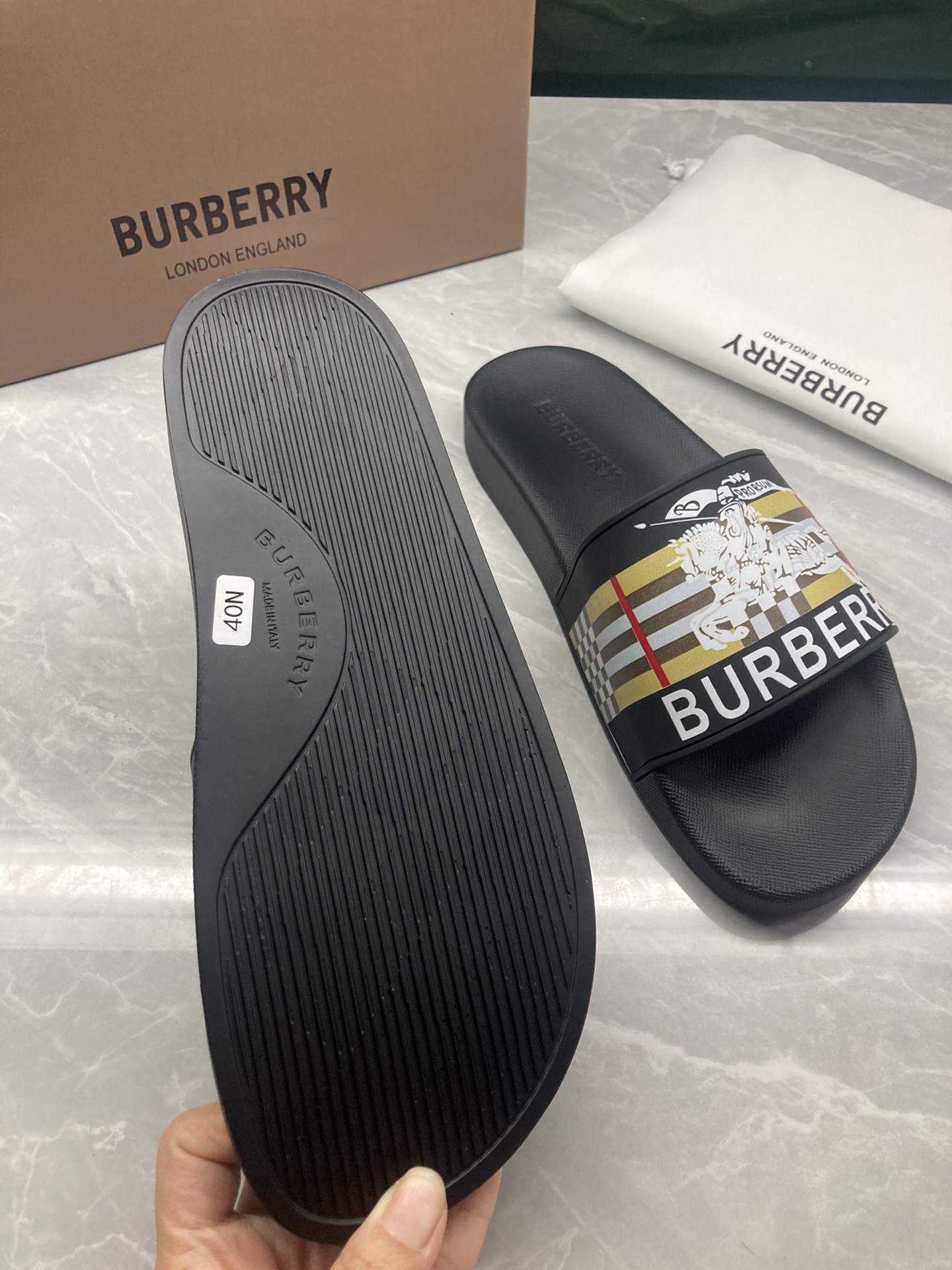 Bv*b*rry Slides