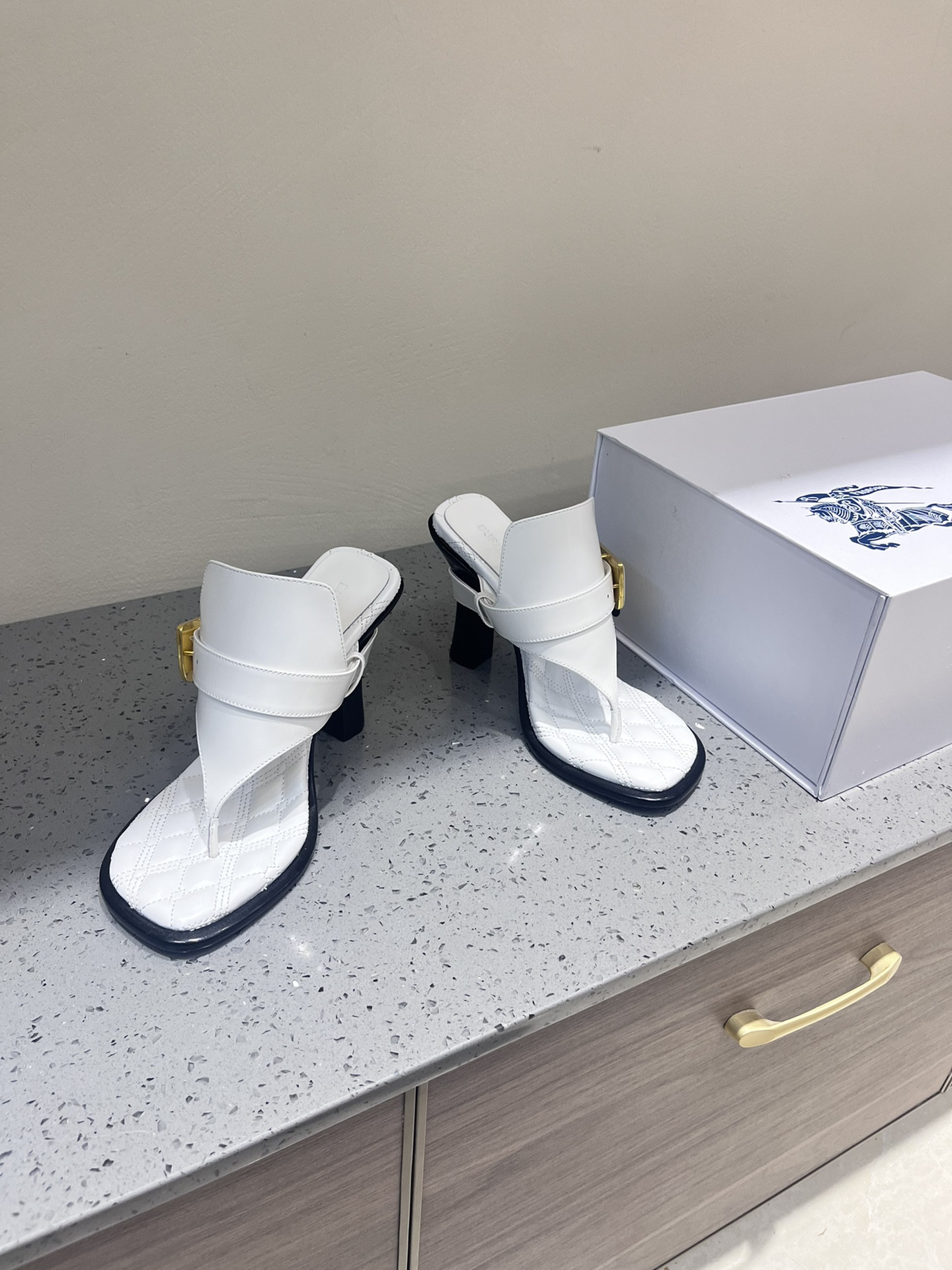 UA Bv*b*rry Slides