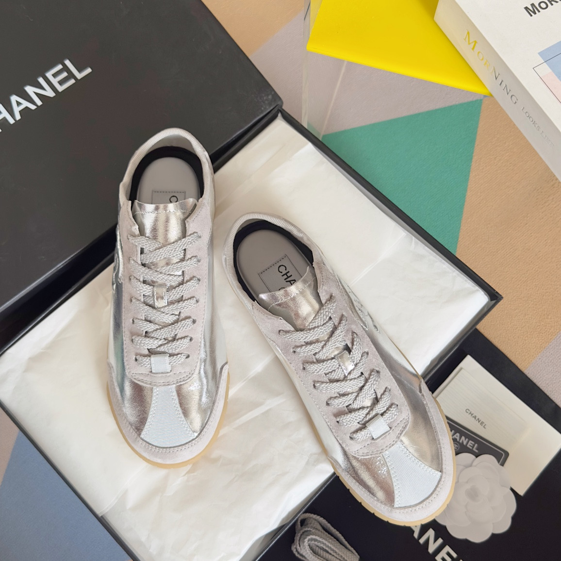 UA Ch**el SNEAKER