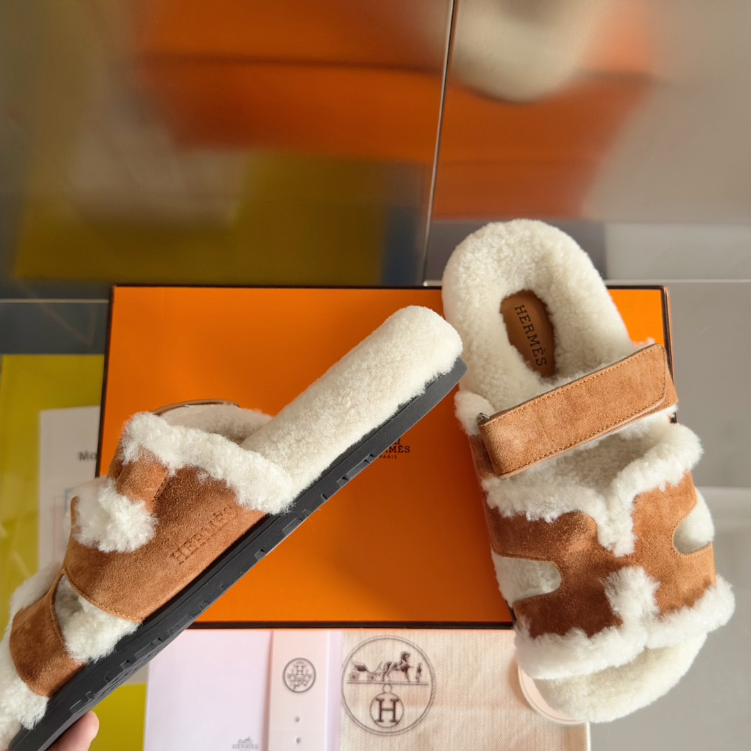 UA H**me5 Chypre sandal