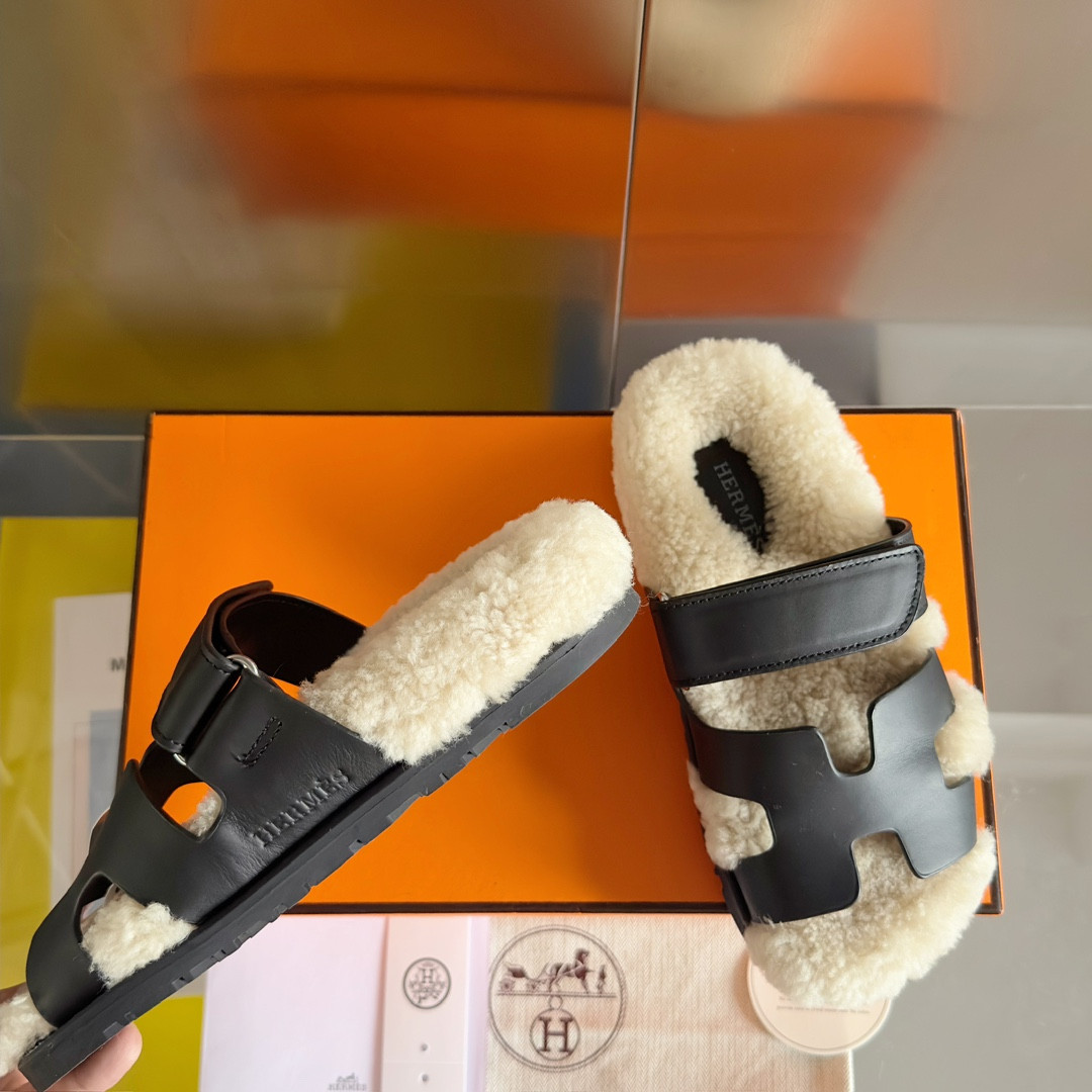 UA H**me5 Chypre sandal