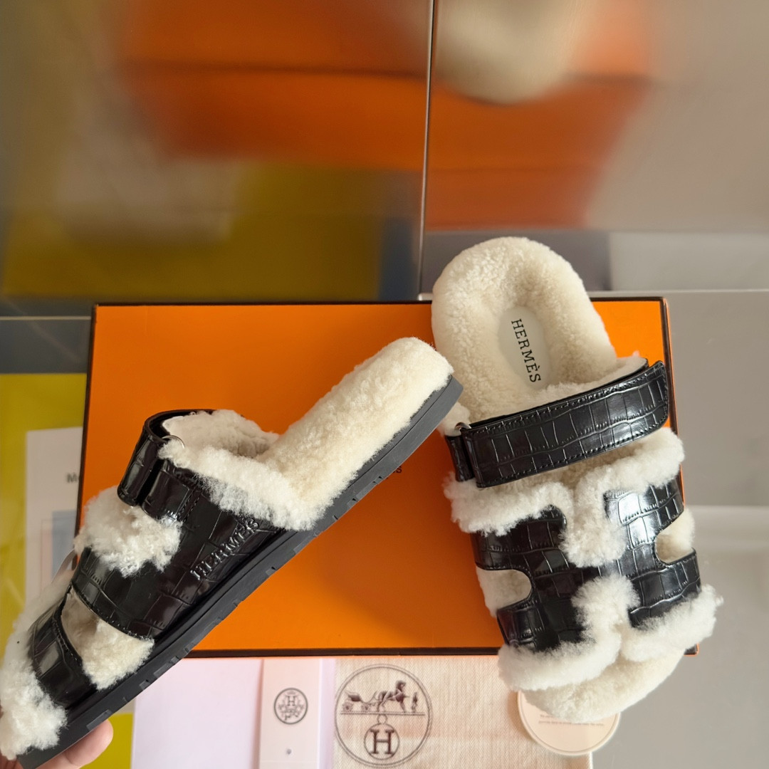 UA H**me5 Chypre sandal