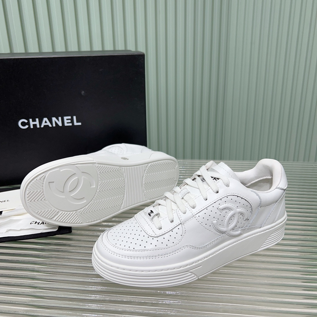 UA Ch**el SNEAKER
