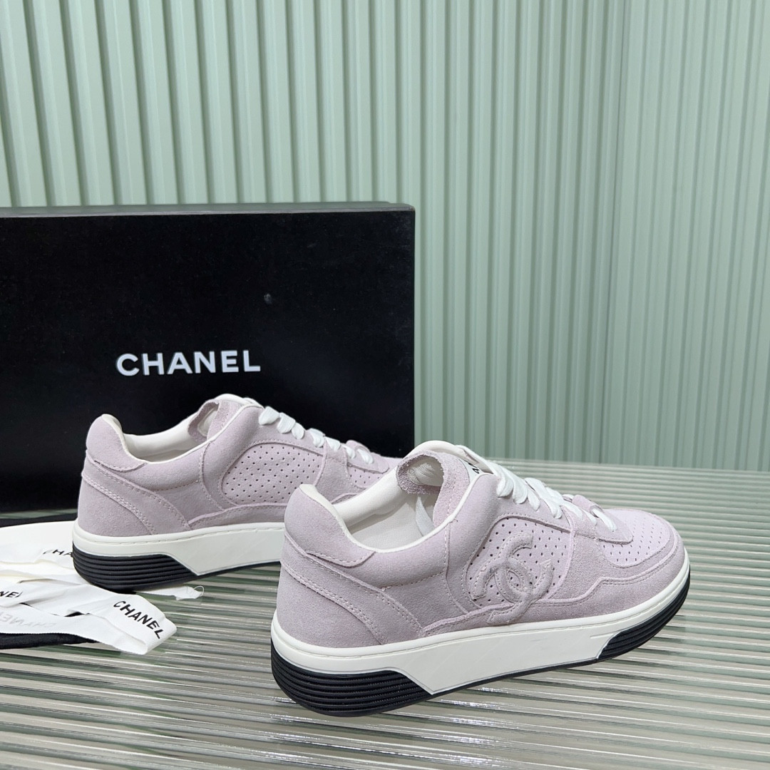 UA Ch**el SNEAKER