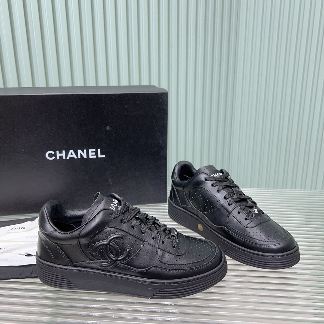 UA Ch**el SNEAKER