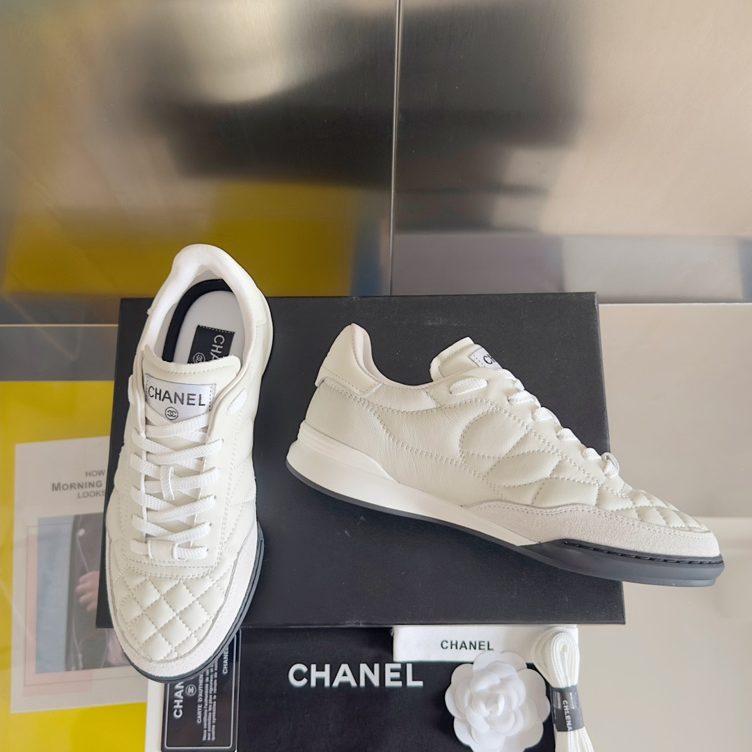 UA Ch**el SNEAKER