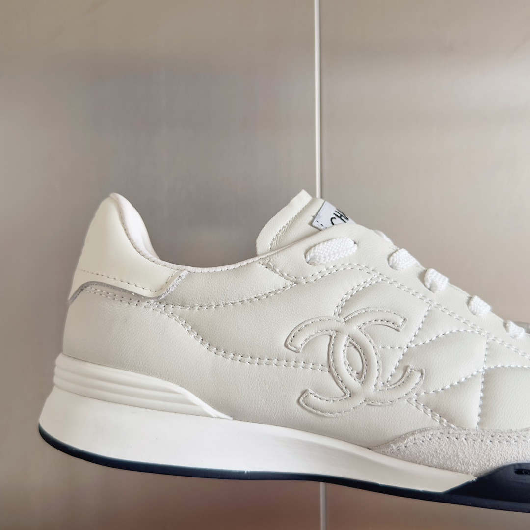 UA Ch**el SNEAKER