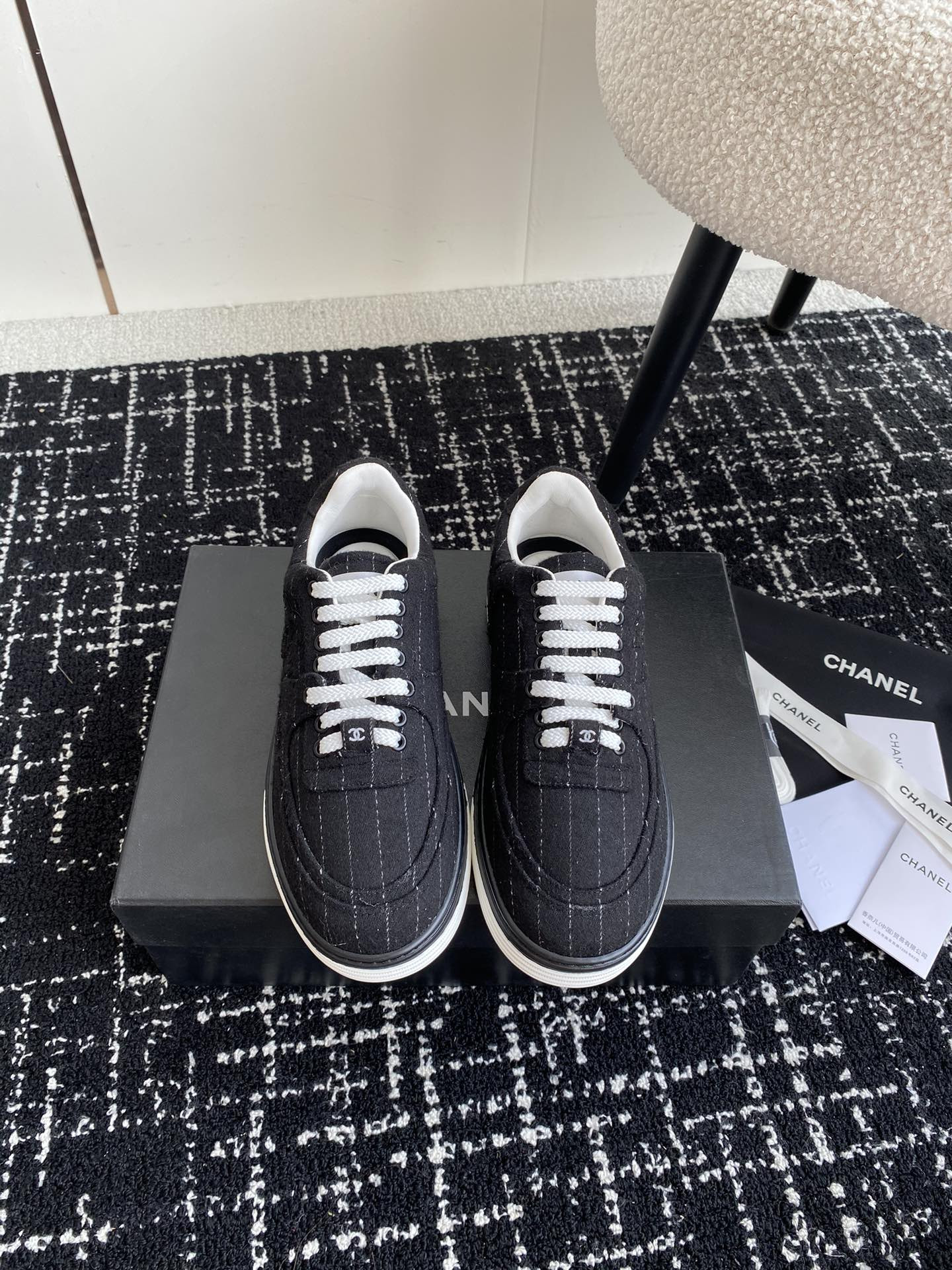 UA Ch**el SNEAKER