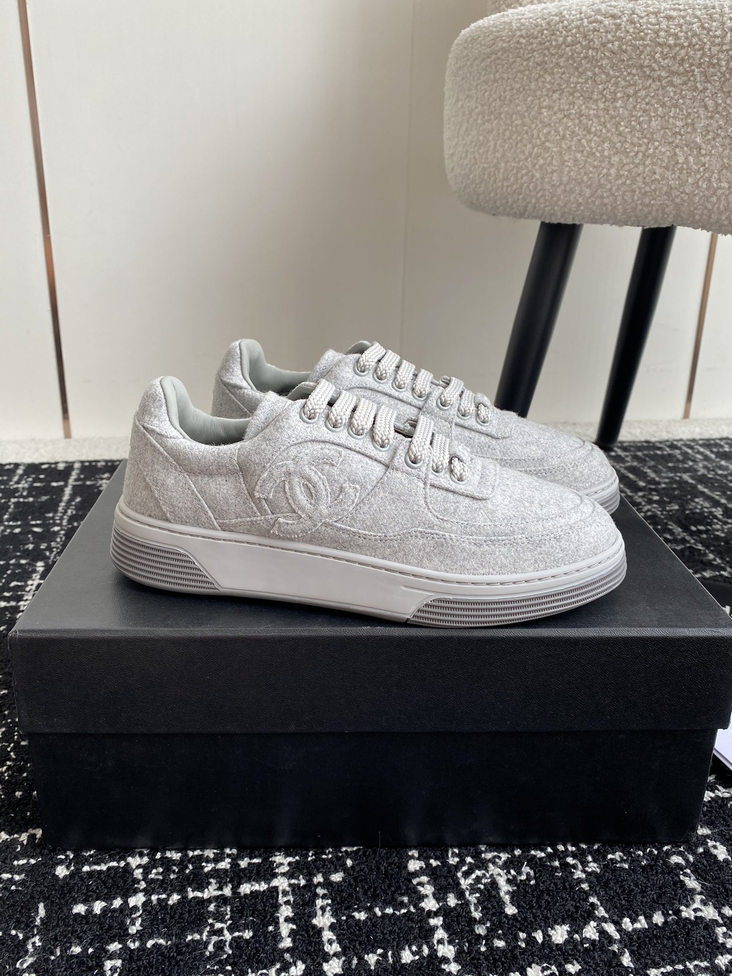 UA Ch**el SNEAKER