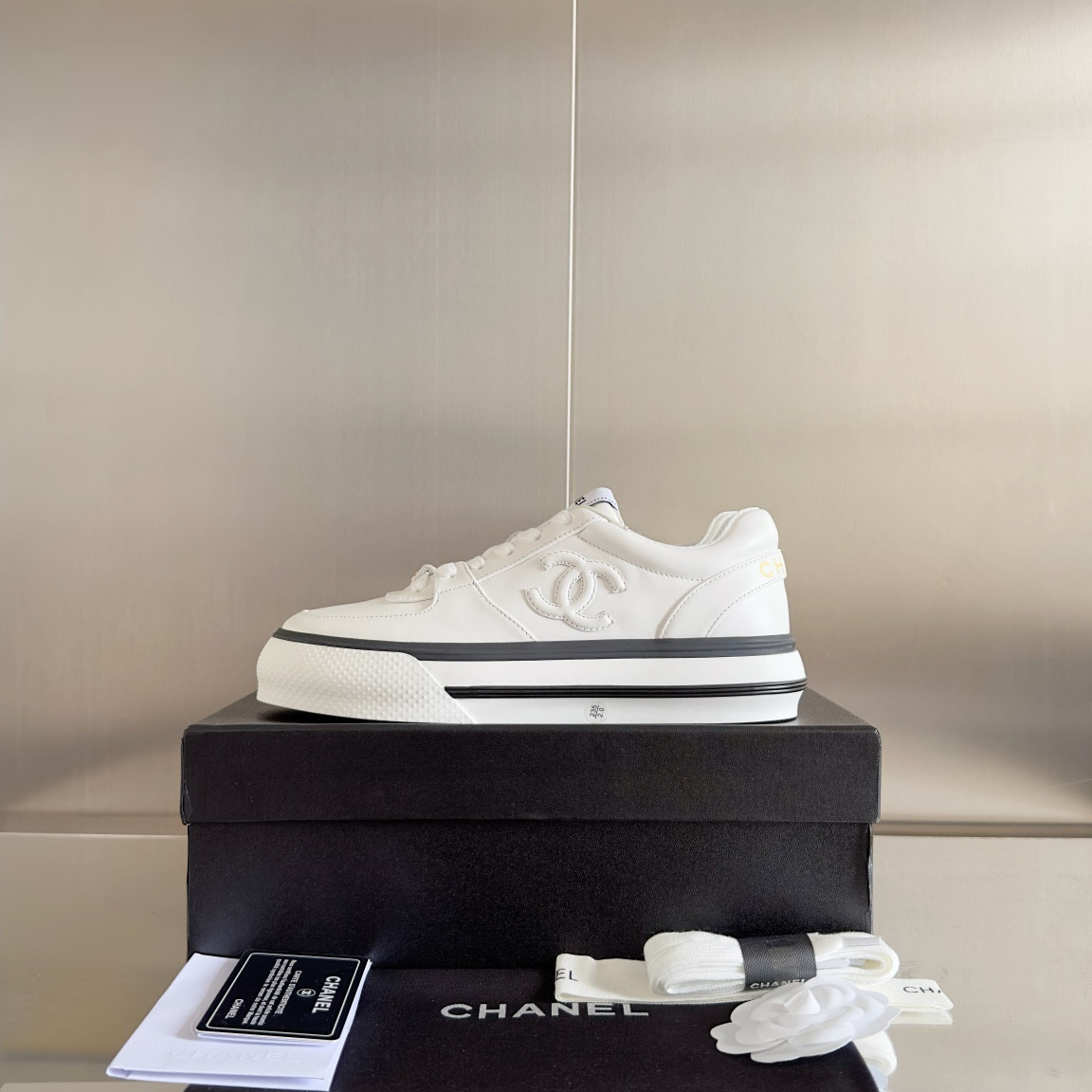 UA Ch**el SNEAKER