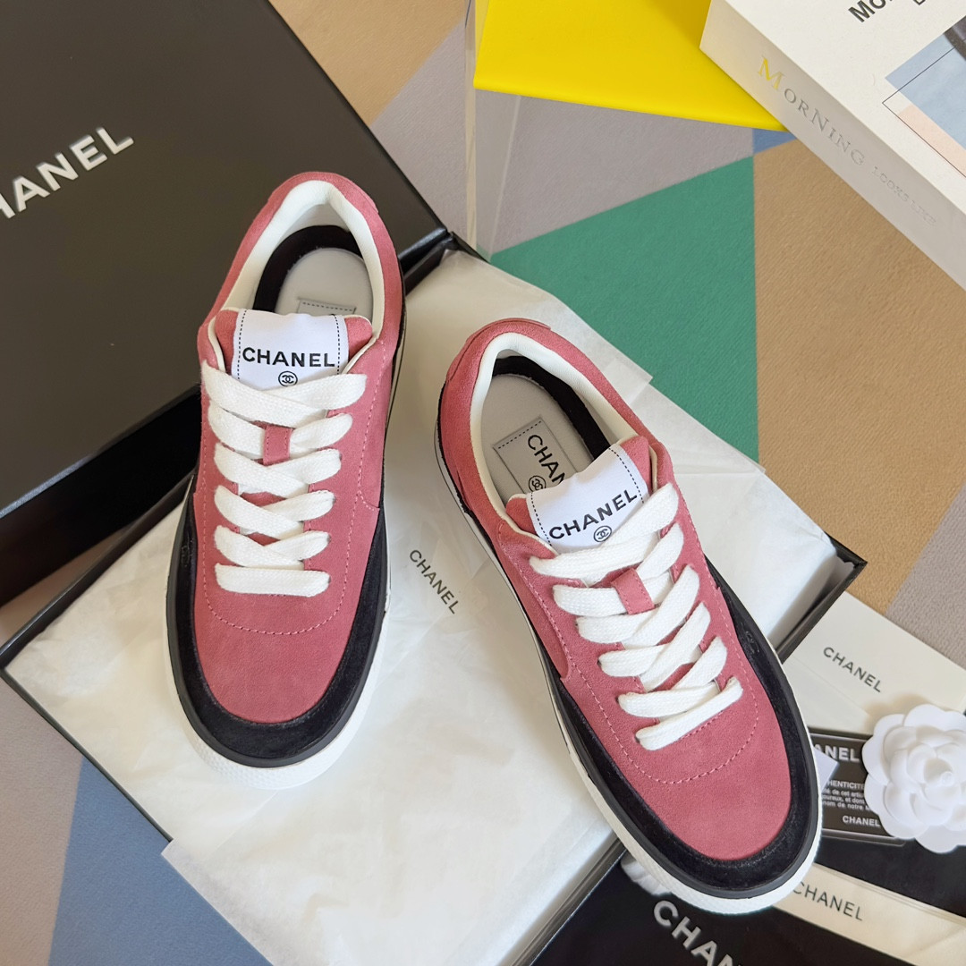 UA Ch**el SNEAKER