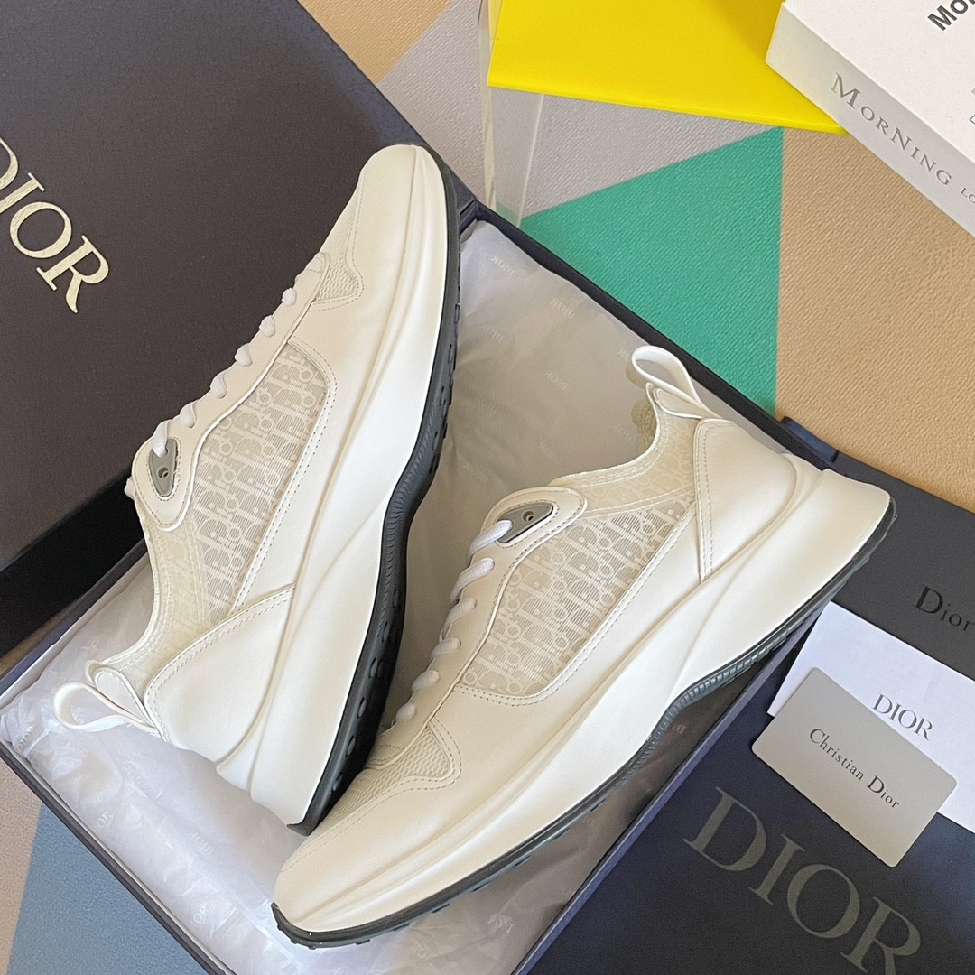 UA D10r B25 Runner Sneaker