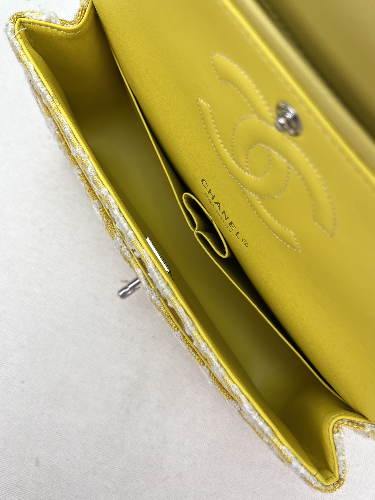 Ch**el Classic Flap Bag 25cm