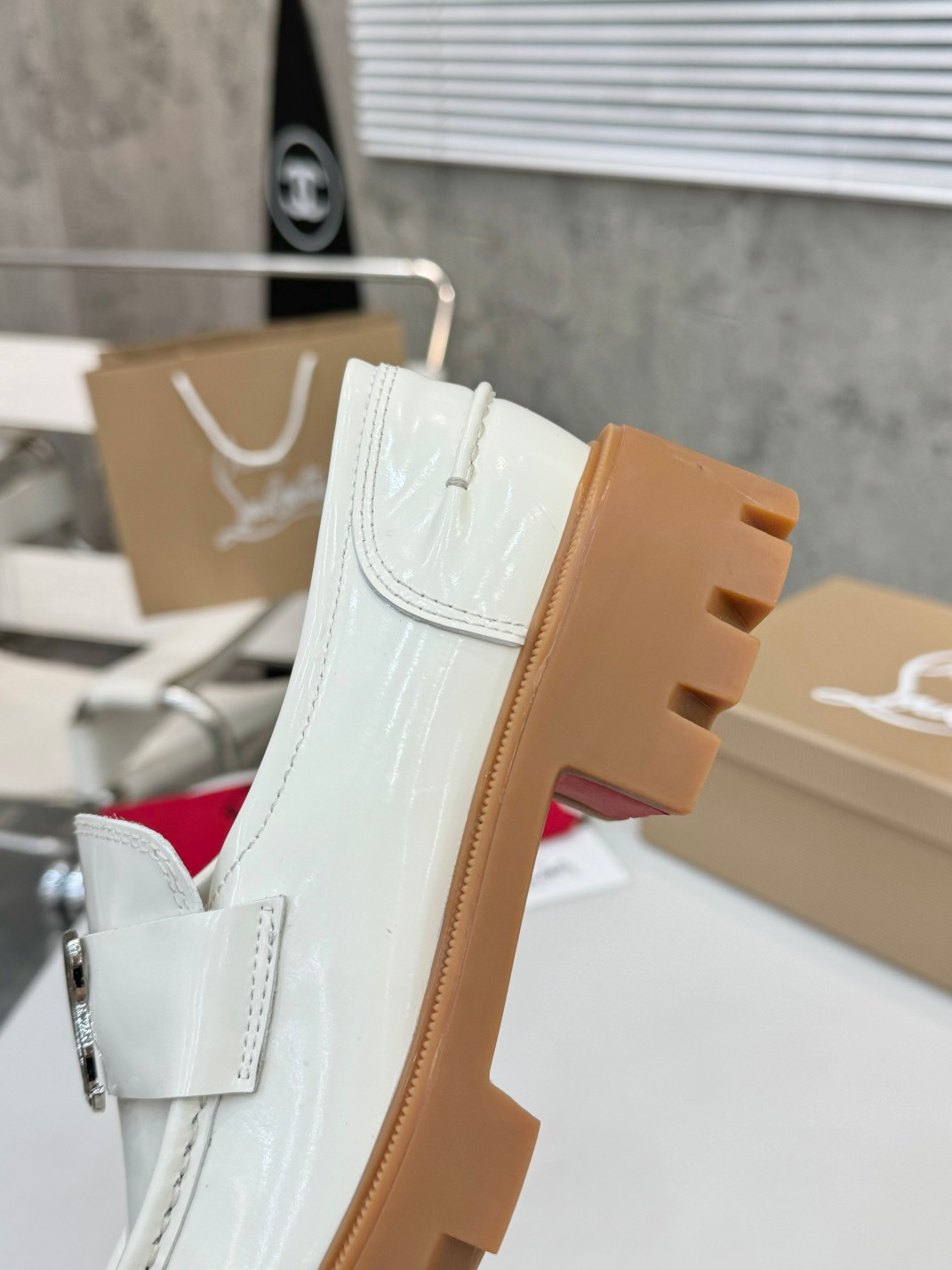 UA Chr1st1an Louboutin(CL) logo design,the latest runway version of the red-soled shoes