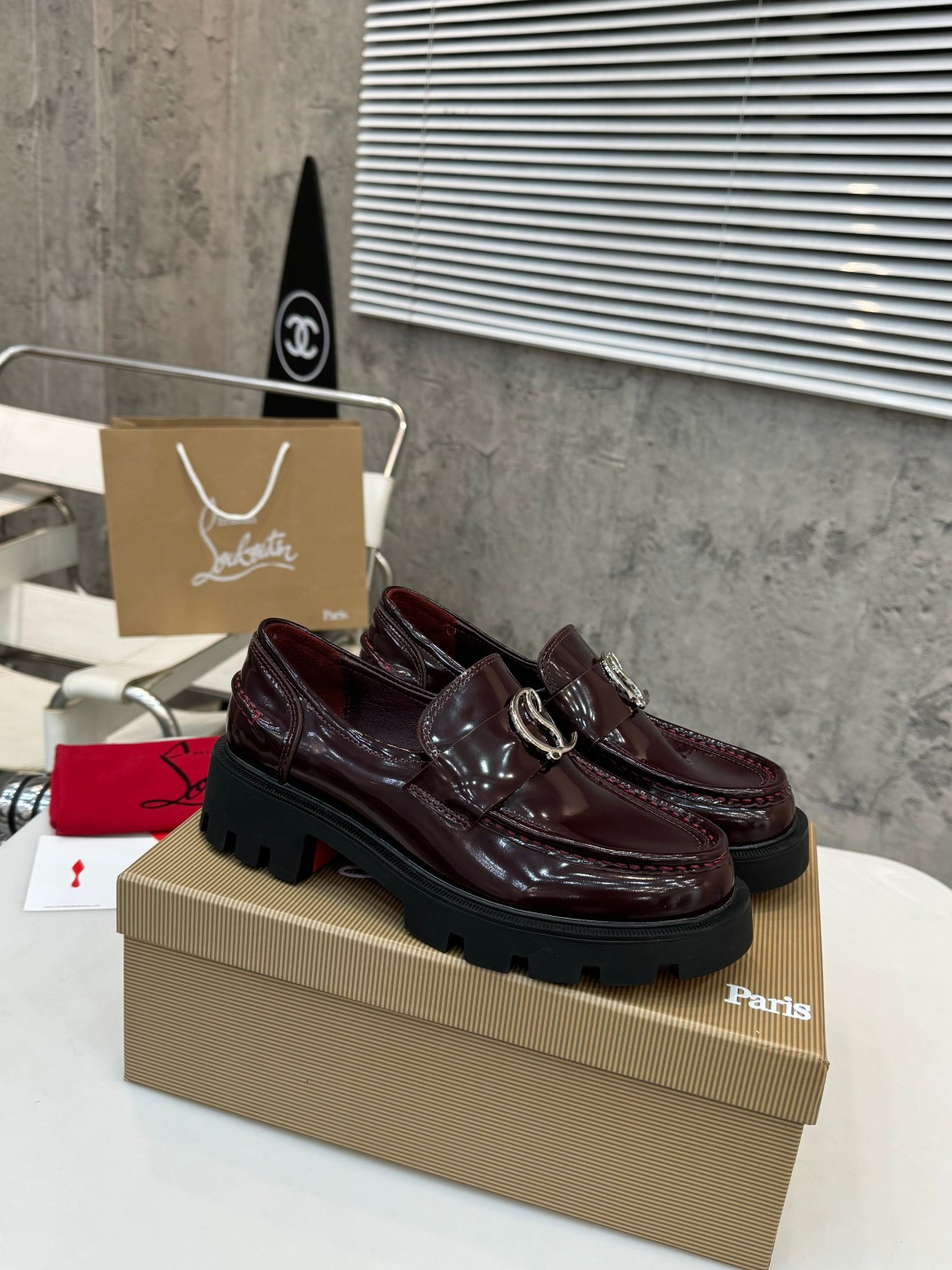 UA Chr1st1an Louboutin(CL) logo design,the latest runway version of the red-soled shoes