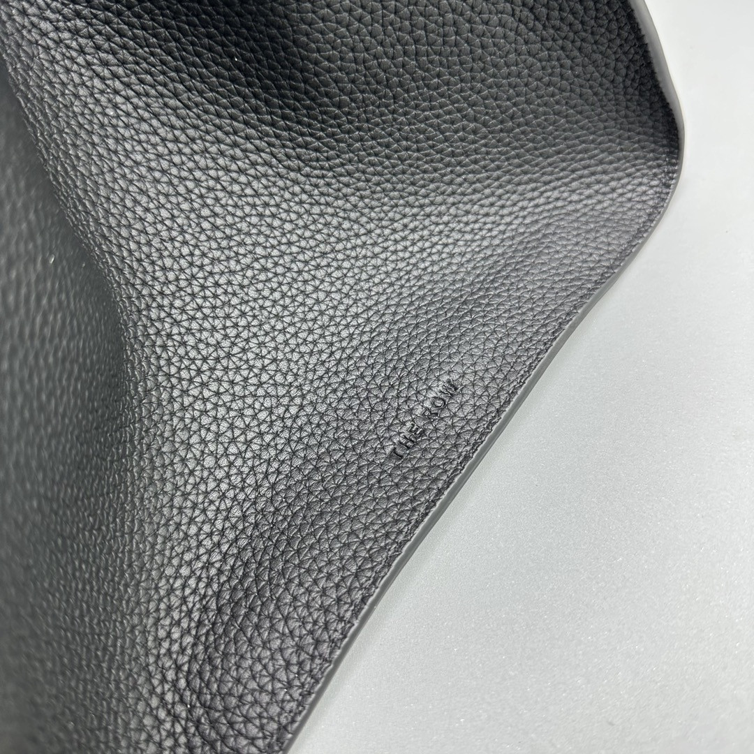 The R0w MARGAUX 15 38.5x16x30cm