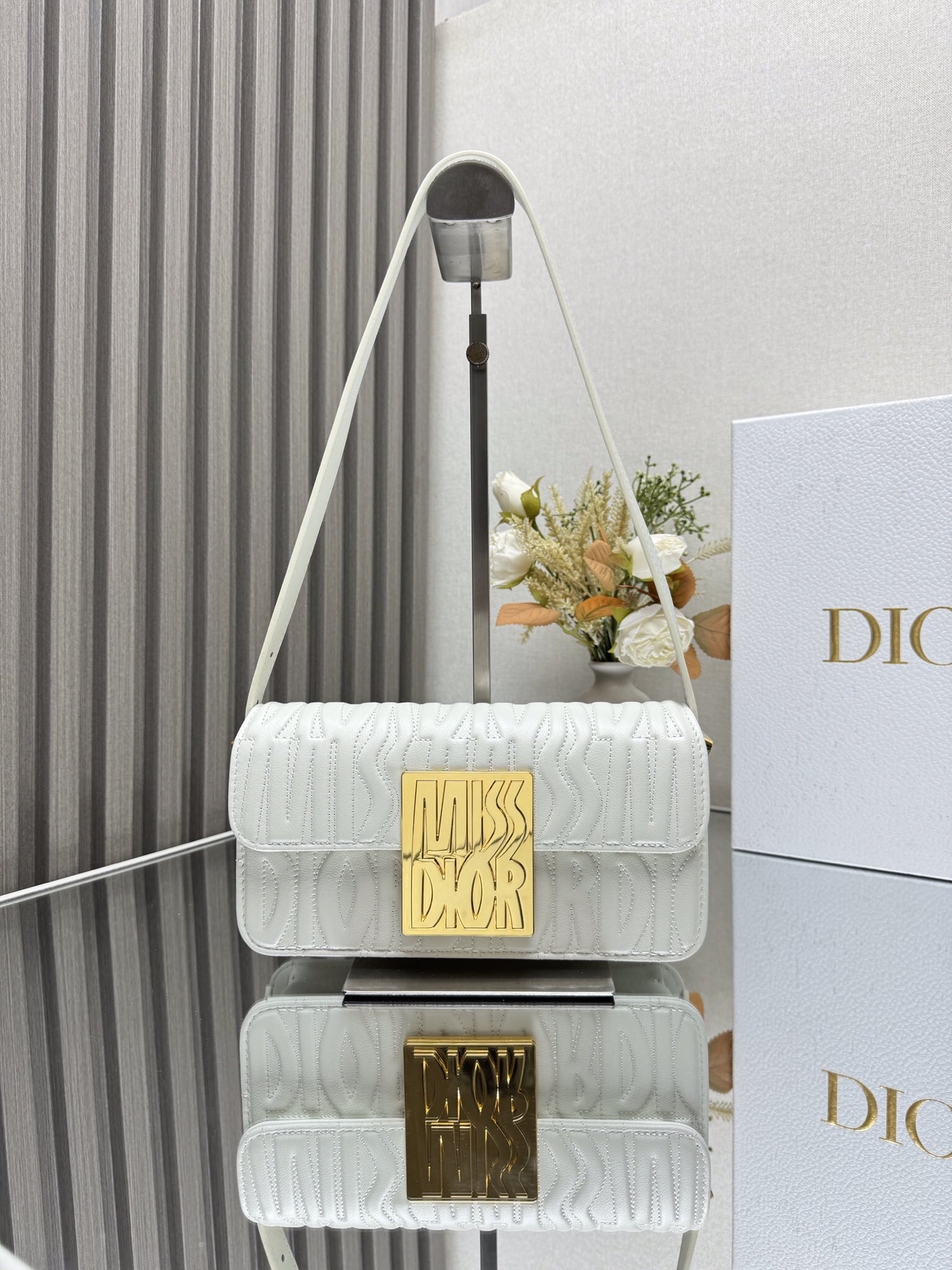 D10r Miss D10r flap bag 22 x 11 x 6 cm