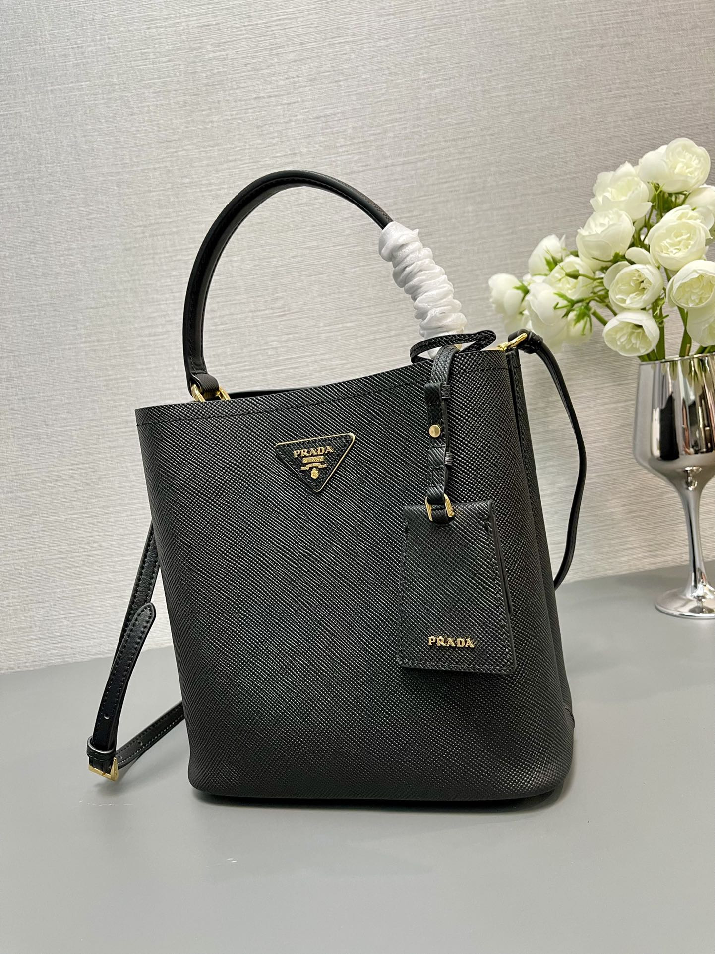 Pra*a Medium Saffiano Leather Pra*a Panier Bag 22.5x 21.5x13cm