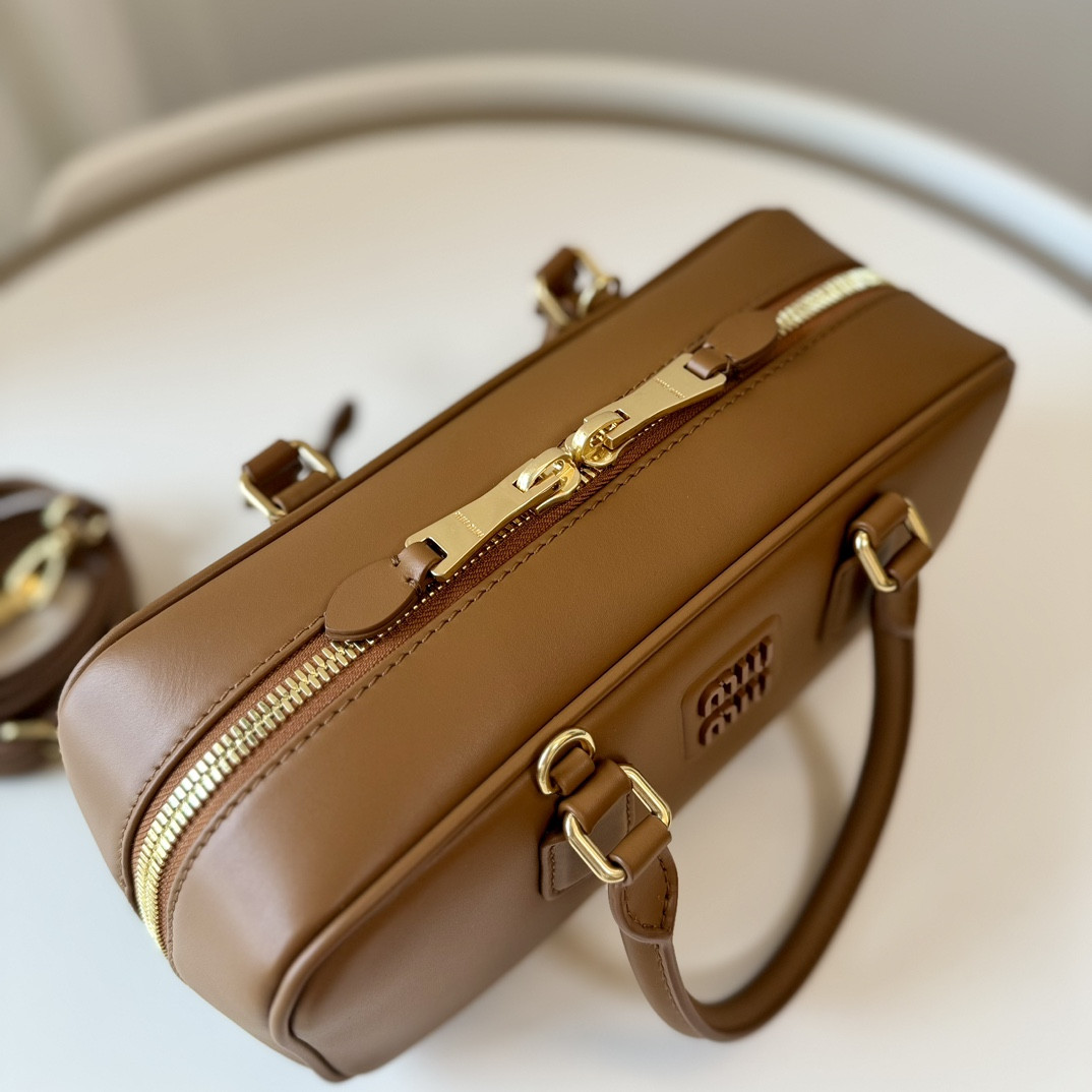 M1v M1v arcadie leather bag 12x27x9cm