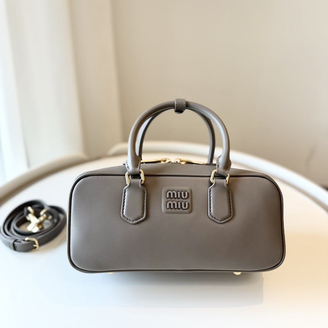 M1v M1v arcadie leather bag 12x27x9cm