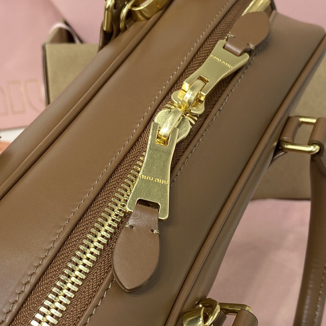 M1v M1v arcadie leather bag  12x27x9cm