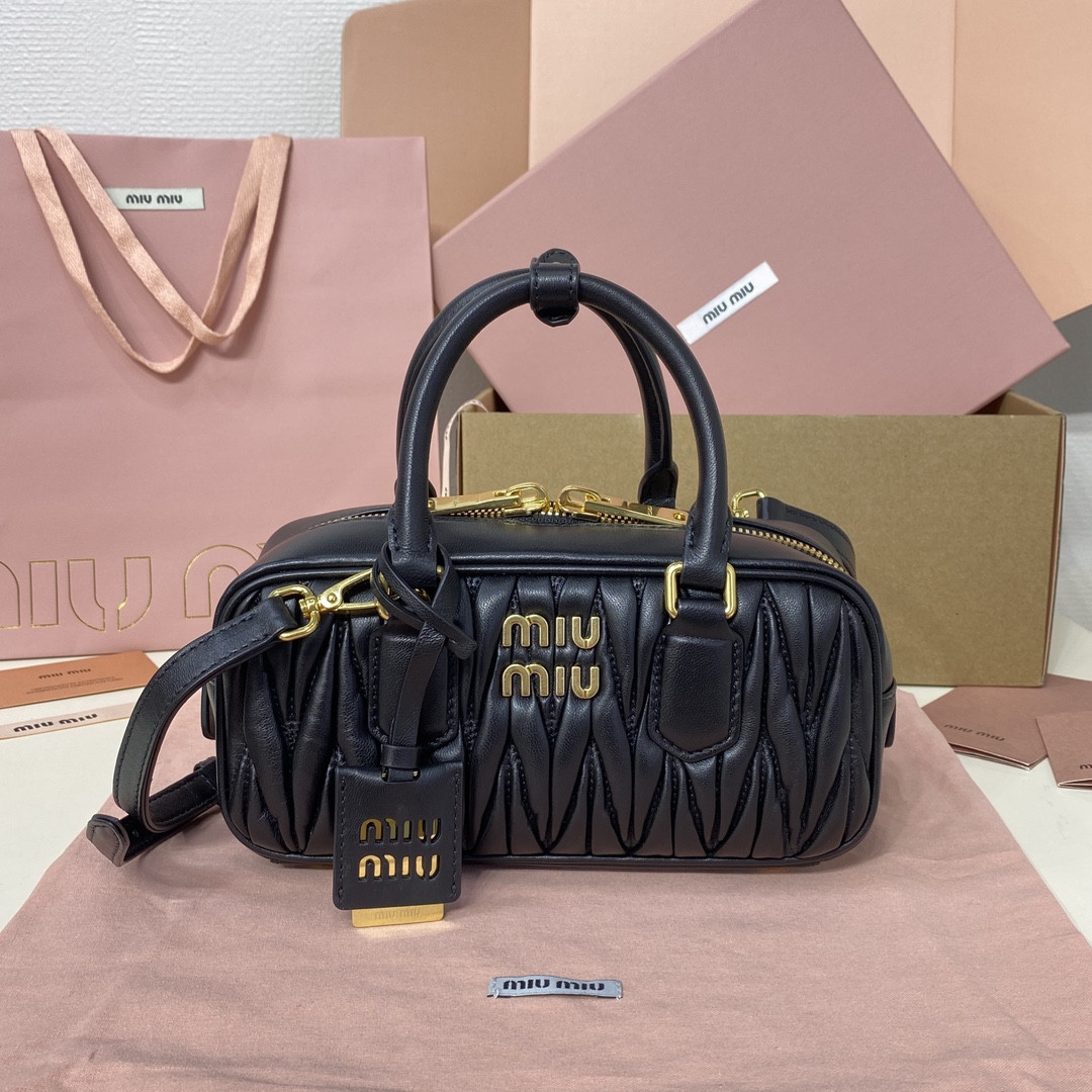 M1v M1v arcadie matelassé nappa leather bag 22x10.5x7.5cm